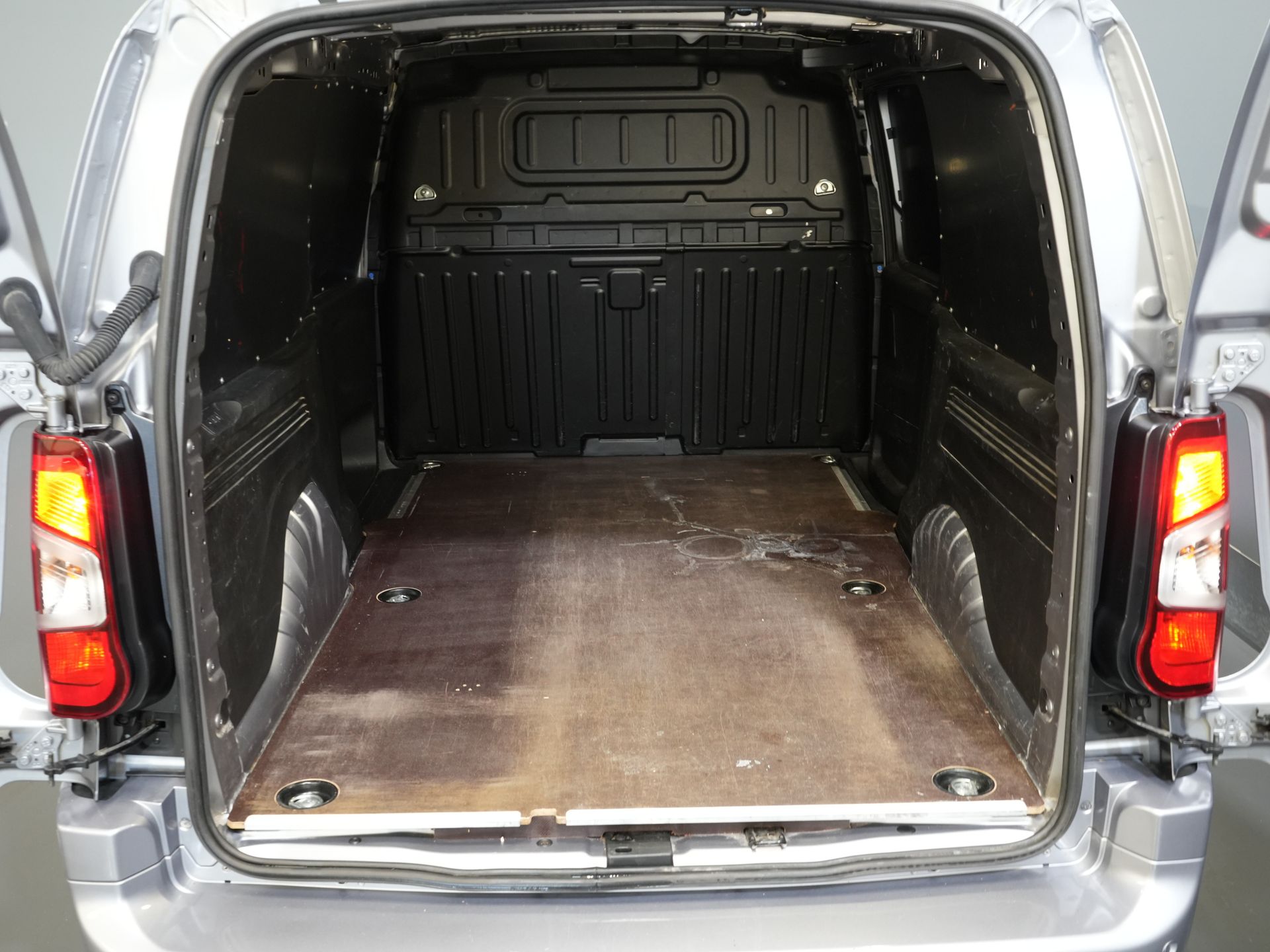 Opel Combo-e Bestelbus L2 50 kWh 135 pk 315km WLTP BPM VRIJ! Snellader/ Carplay/ Climate/ Imperiaal/ Cruise/ Head-up/ Stoel+Stuurverw./ Trekhaak
