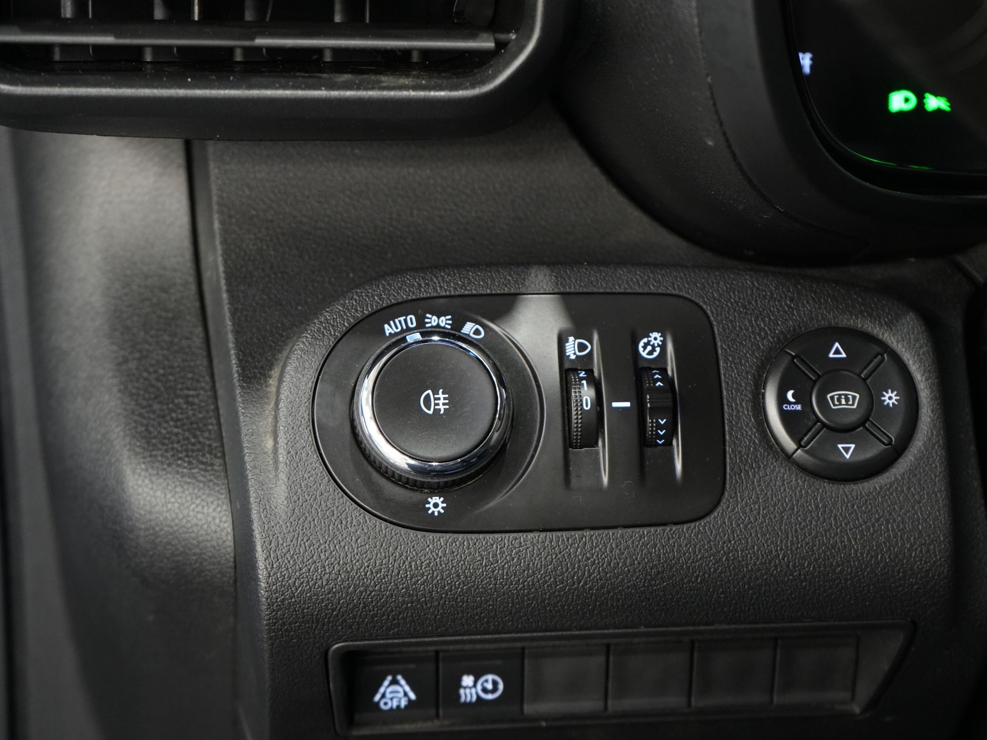Opel Combo-e Bestelbus L2 50 kWh 135 pk 315km WLTP BPM VRIJ! Snellader/ Carplay/ Climate/ Imperiaal/ Cruise/ Head-up/ Stoel+Stuurverw./ Trekhaak