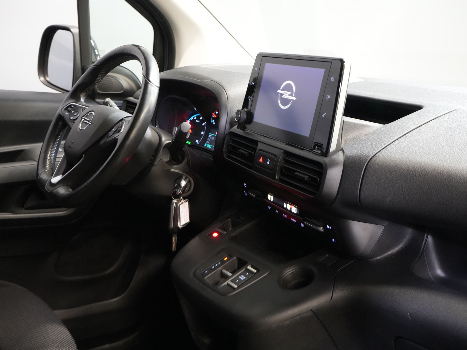 Opel Combo-e Bestelbus L2 50 kWh 135 pk 315km WLTP BPM VRIJ! Snellader/ Carplay/ Climate/ Imperiaal/ Cruise/ Head-up/ Stoel+Stuurverw./ Trekhaak