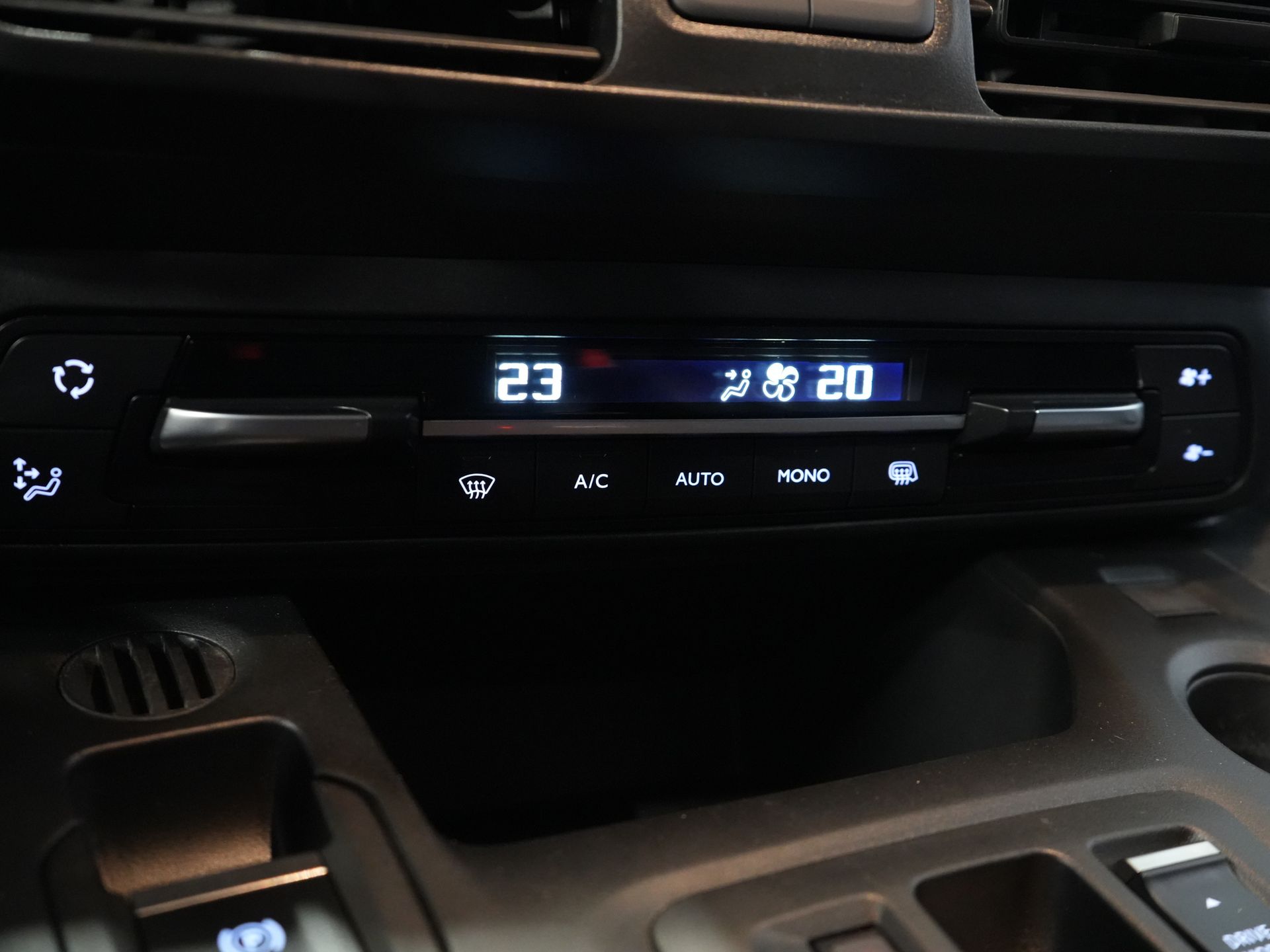 Opel Combo-e Bestelbus L2 50 kWh 135 pk 315km WLTP BPM VRIJ! Snellader/ Carplay/ Climate/ Imperiaal/ Cruise/ Head-up/ Stoel+Stuurverw./ Trekhaak