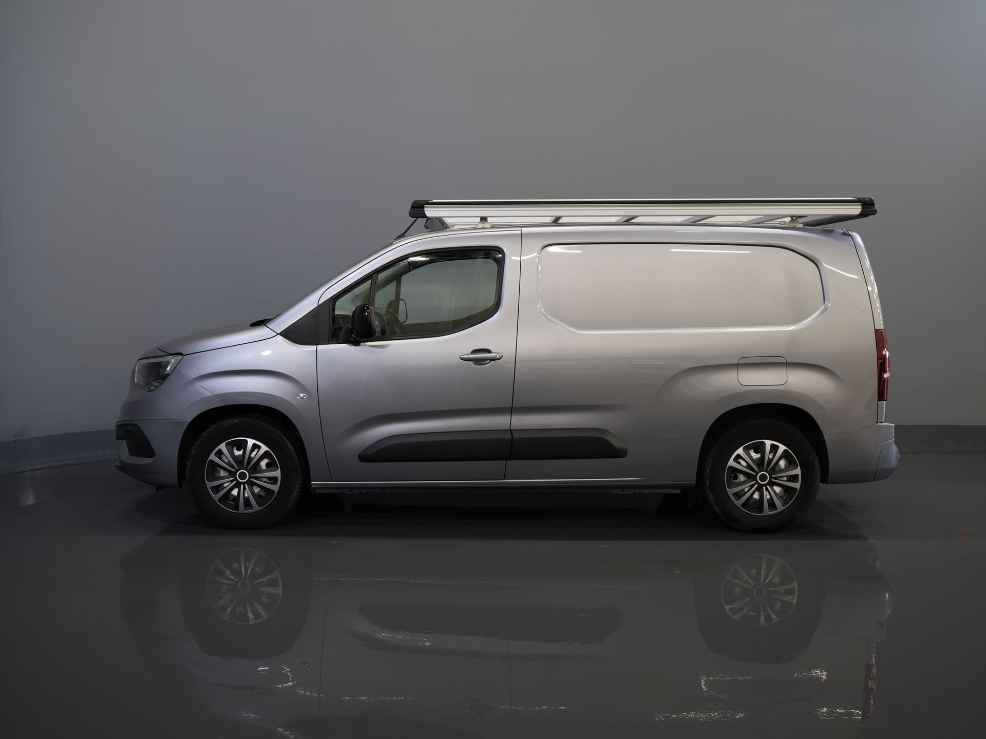 Opel Combo-e Bestelbus L2 50 kWh 135 pk 315km WLTP BPM VRIJ! Snellader/ Carplay/ Climate/ Imperiaal/ Cruise/ Head-up/ Stoel+Stuurverw./ Trekhaak