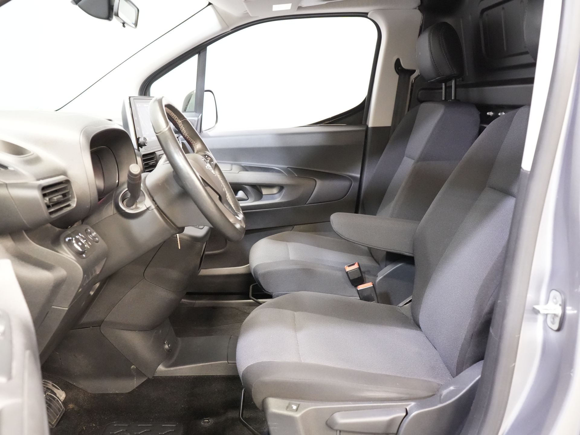 Opel Combo-e Bestelbus L2 50 kWh 135 pk 315km WLTP BPM VRIJ! Snellader/ Carplay/ Climate/ Imperiaal/ Cruise/ Head-up/ Stoel+Stuurverw./ Trekhaak