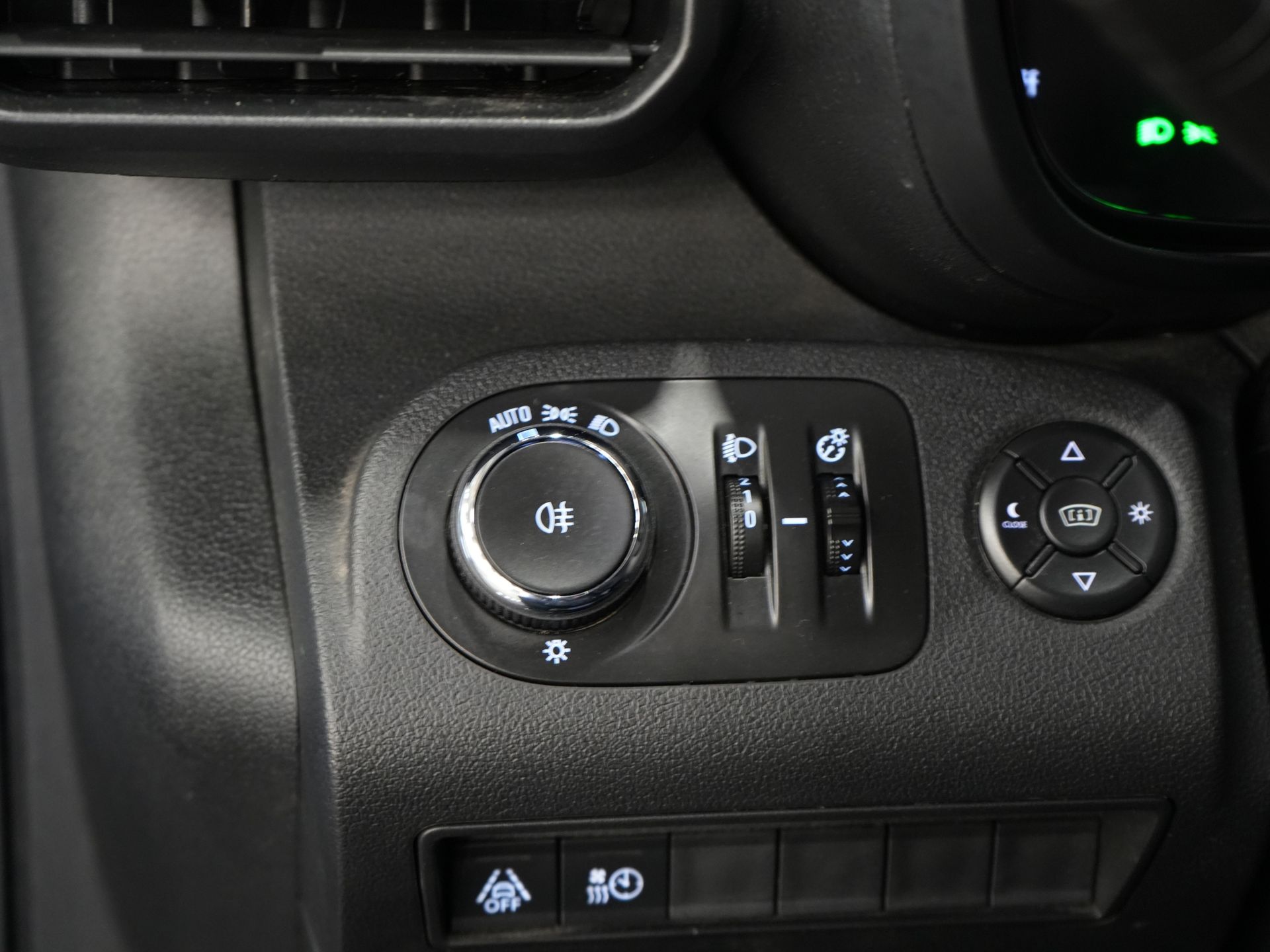 Opel Combo-e Bestelbus L2 50 kWh 135 pk 315km WLTP BPM VRIJ! Snellader/ Carplay/ Climate/ Imperiaal/ Cruise/ Head-up/ Stoel+Stuurverw./ Trekhaak