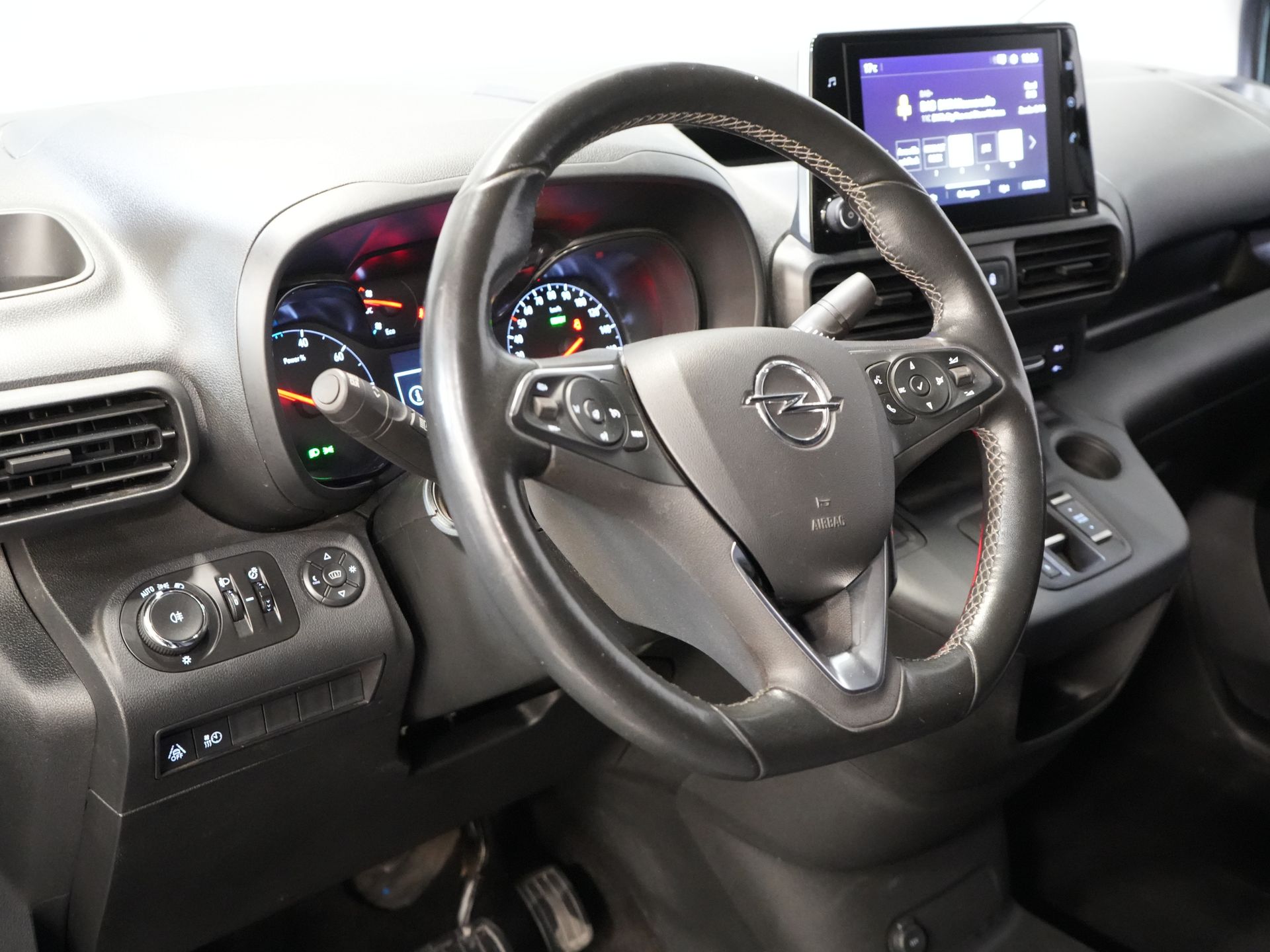 Opel Combo-e Bestelbus L2 50 kWh 135 pk 315km WLTP BPM VRIJ! Snellader/ Carplay/ Climate/ Imperiaal/ Cruise/ Head-up/ Stoel+Stuurverw./ Trekhaak