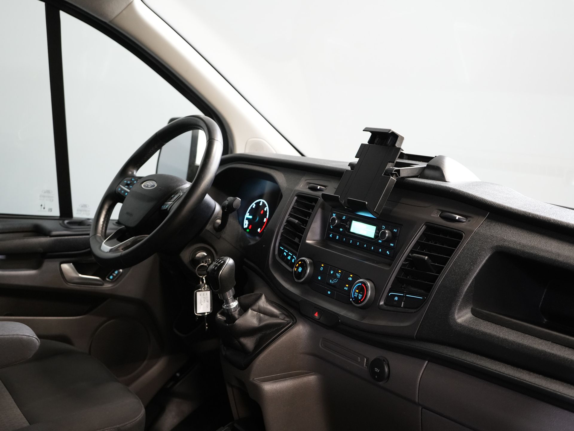 Ford Transit Custom Bestelbus 2.0 TDCI L2 130 pk Trend 2.8t Trekverm./ Cruise/ PDC V+A/ DAB/ Airco