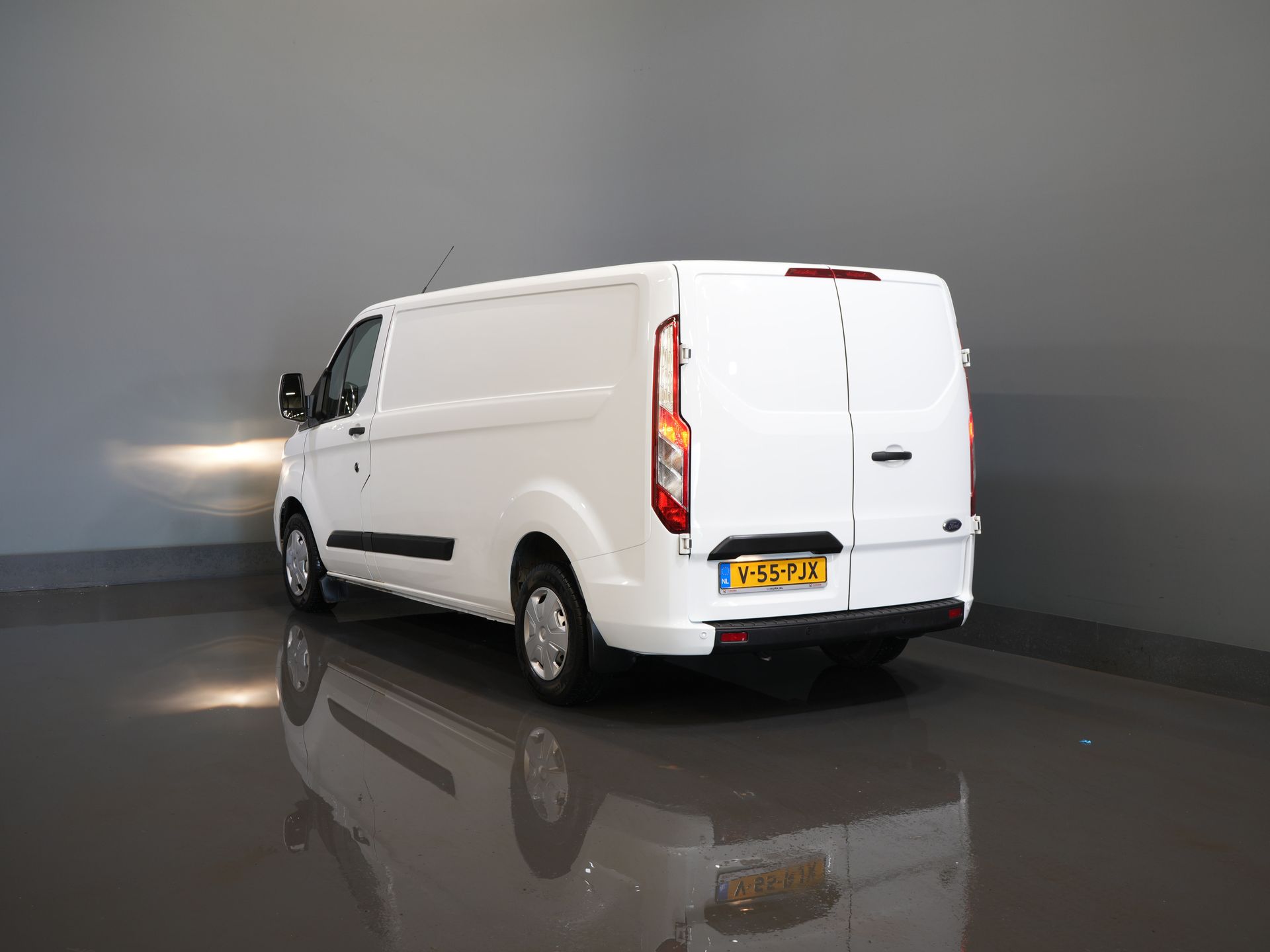 Ford Transit Custom Bestelbus 2.0 TDCI L2 130 pk Trend 2.8t Trekverm./ Cruise/ PDC V+A/ DAB/ Airco