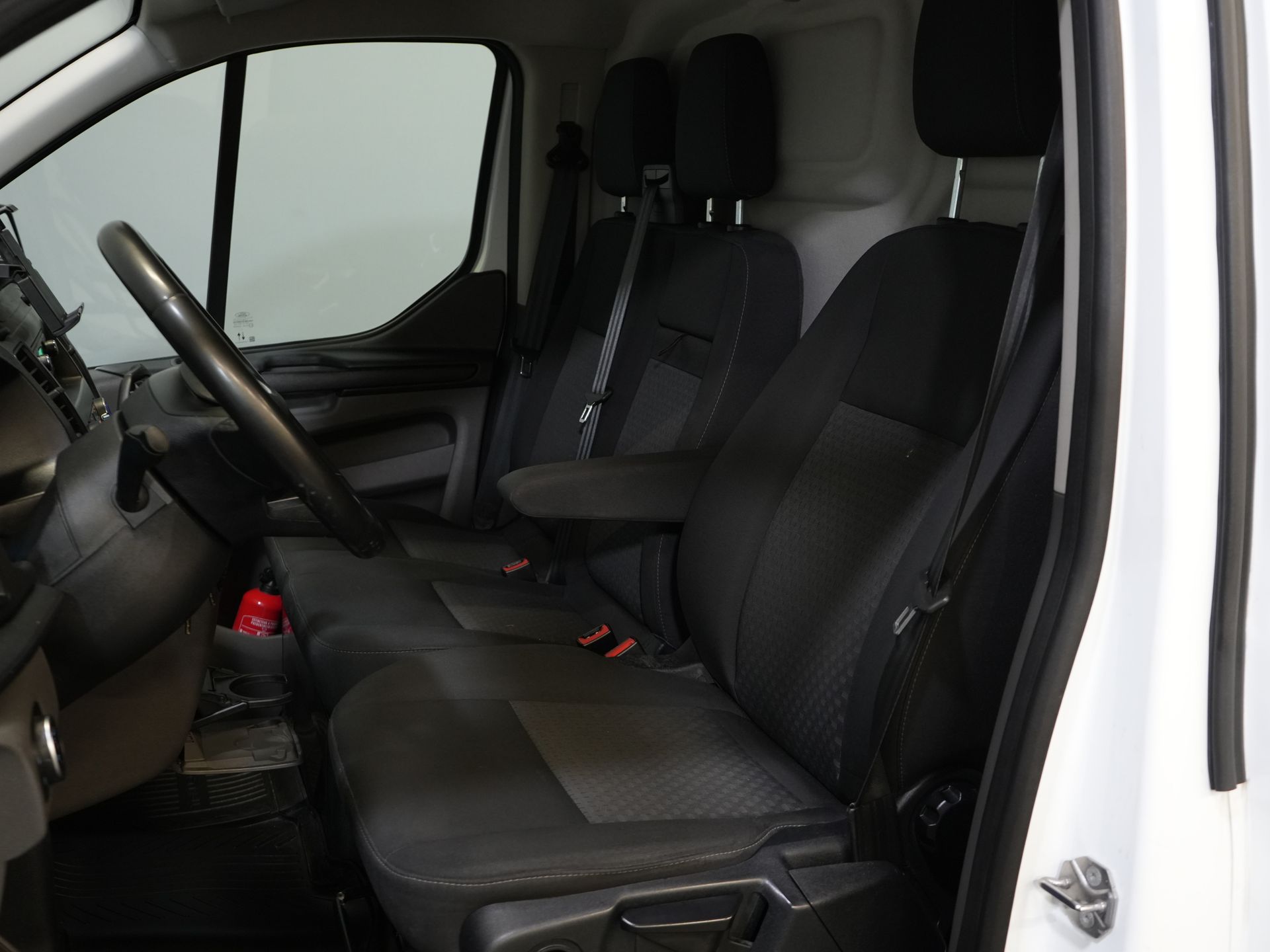 Ford Transit Custom Bestelbus 2.0 TDCI L2 130 pk Trend 2.8t Trekverm./ Cruise/ PDC V+A/ DAB/ Airco