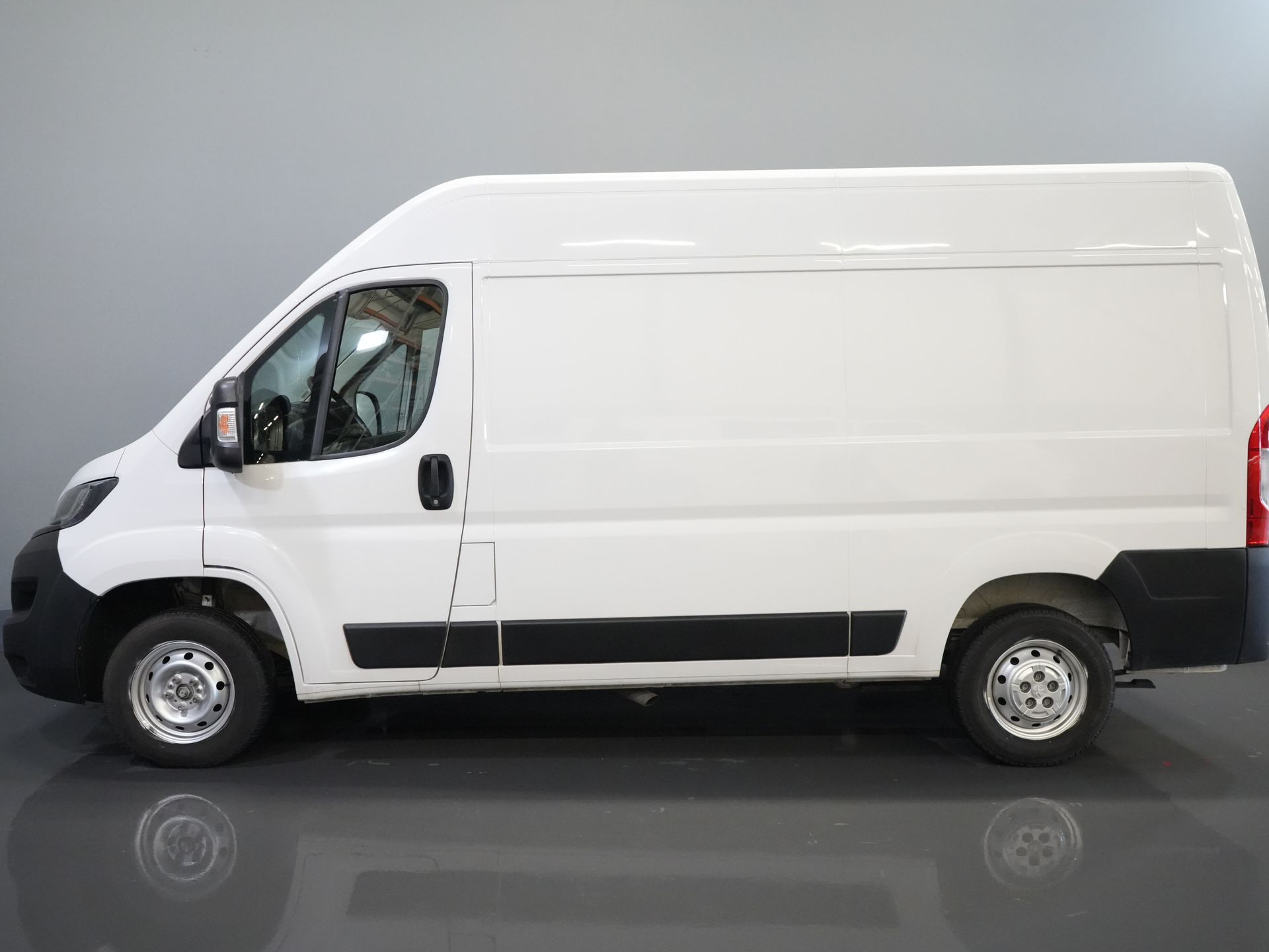 Peugeot Boxer Van 2.2 HDi 120 KM L2H2 BPM GRATIS! 2.5t Tow/ Navi/ PDC/ Cruise/ Airco