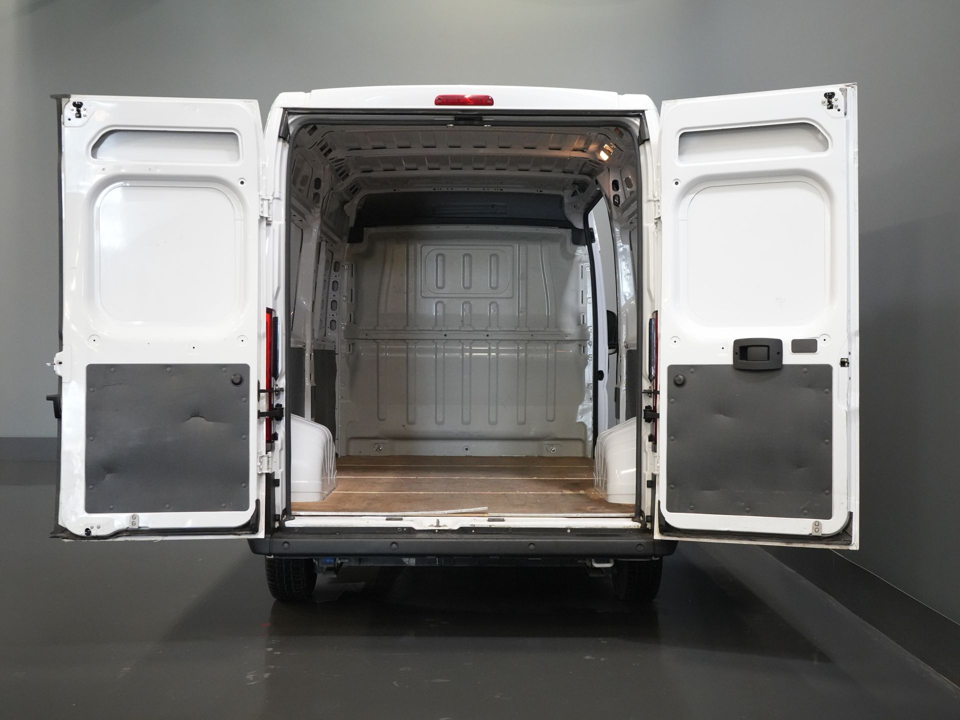 Peugeot Boxer Van 2.2 HDi 120 KM L2H2 BPM GRATIS! 2.5t Tow/ Navi/ PDC/ Cruise/ Airco