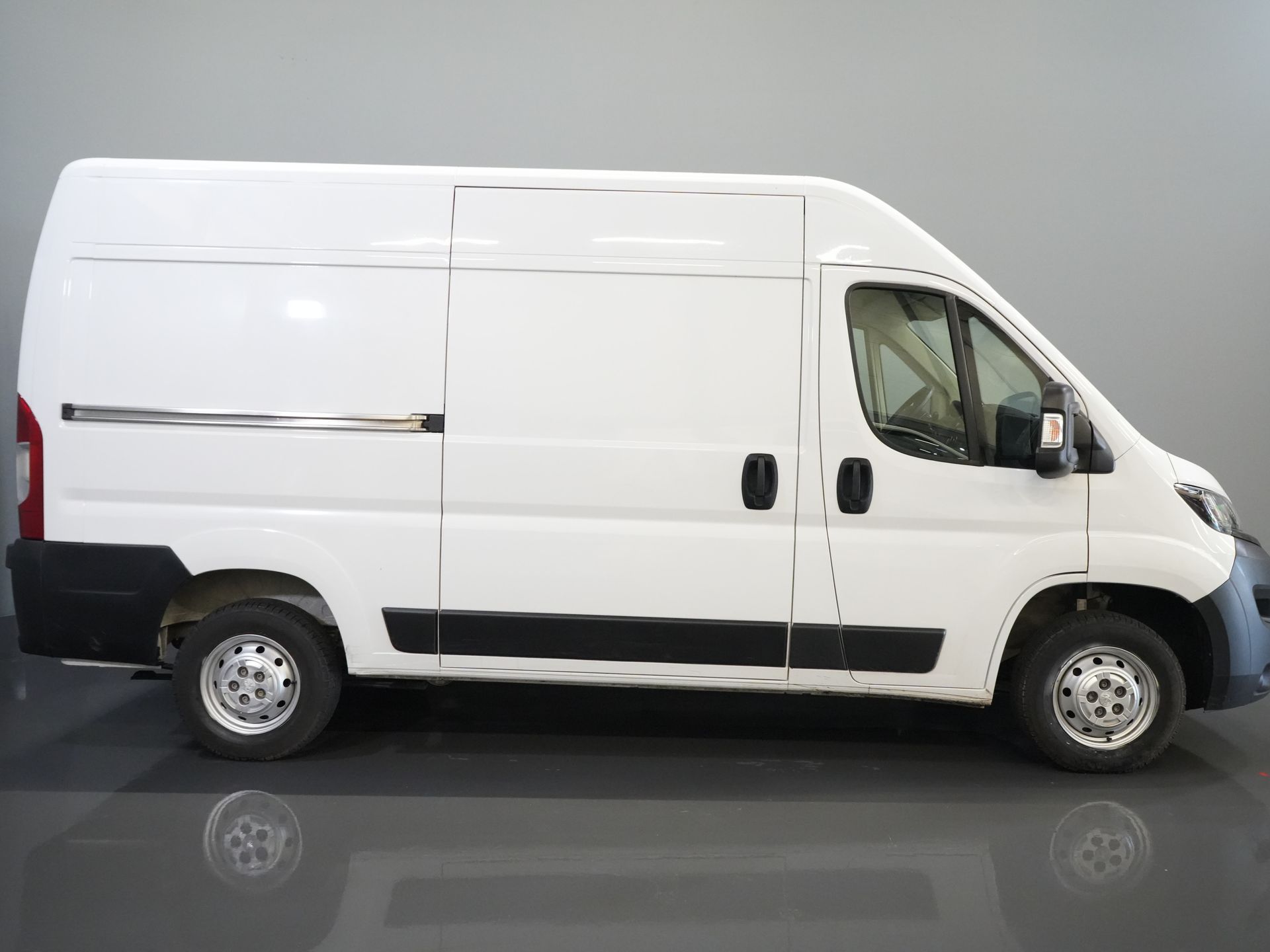 Peugeot Boxer Van 2.2 HDi 120 KM L2H2 BPM GRATIS! 2.5t Tow/ Navi/ PDC/ Cruise/ Airco