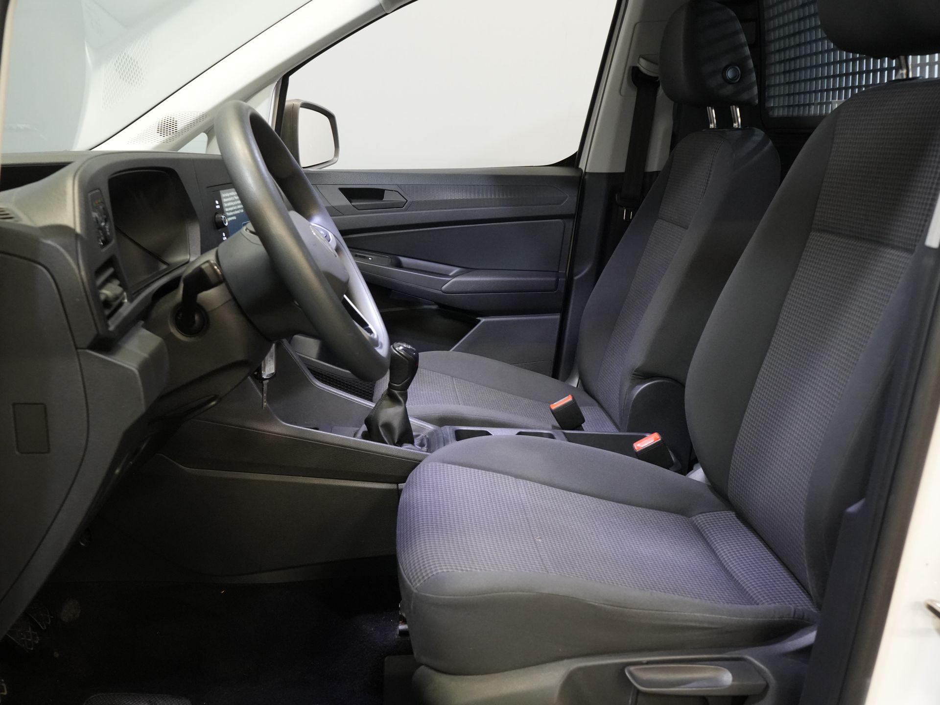 Volkswagen Caddy Cargo Bestelbus 1.5 TSI 115 pk BENZINE BPM VRIJ! Airco/ PDC/ DAB/ Dakdragers