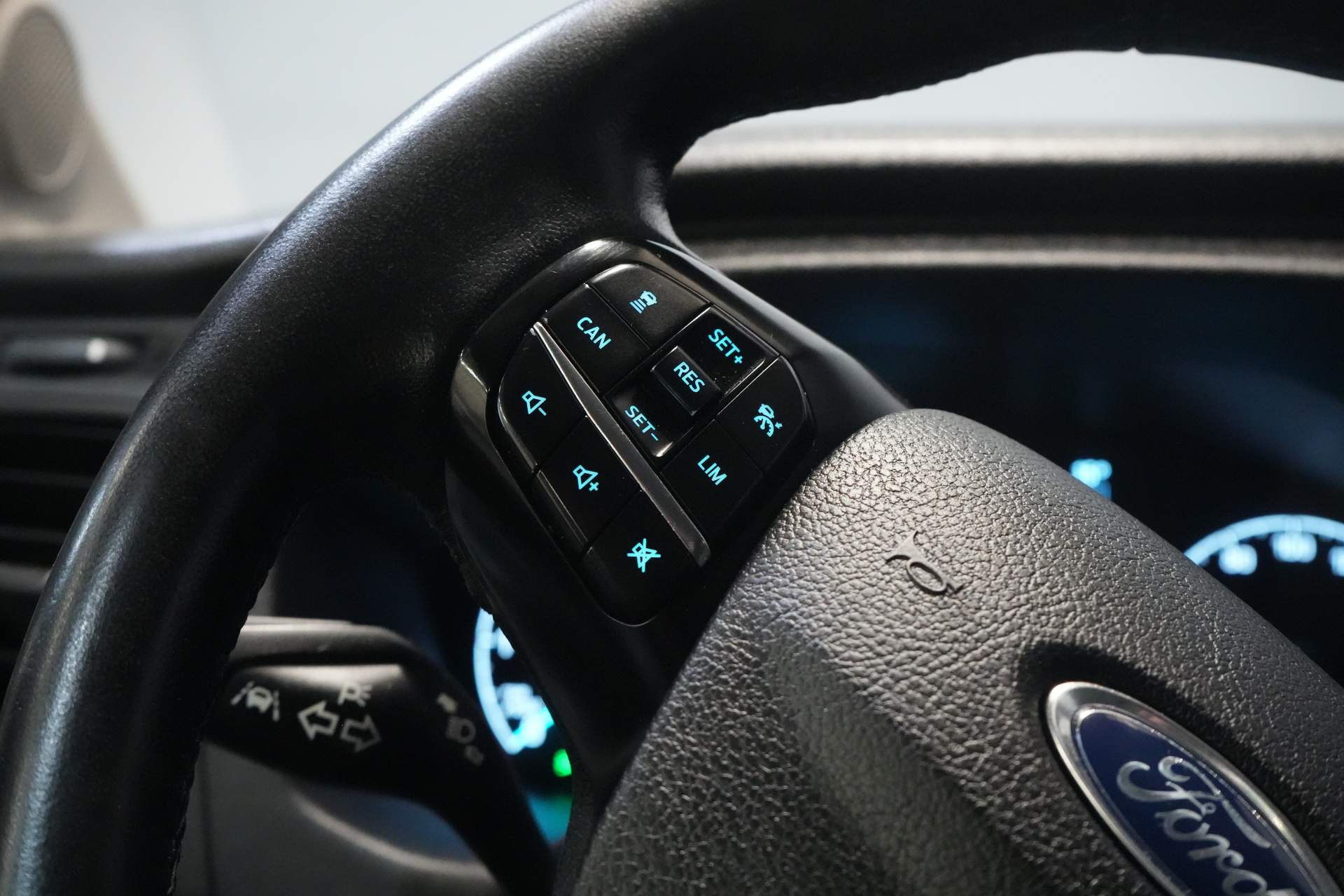 Ford Transit Furgón 2.0 TDCI 130 CV L3H2 DC Doble Cabina 7 Pers./ Cinturón V.V./ Adapt. Cruise/ CarPlay/ PDC/ Navi/ Camera/ Airco/ Towbar