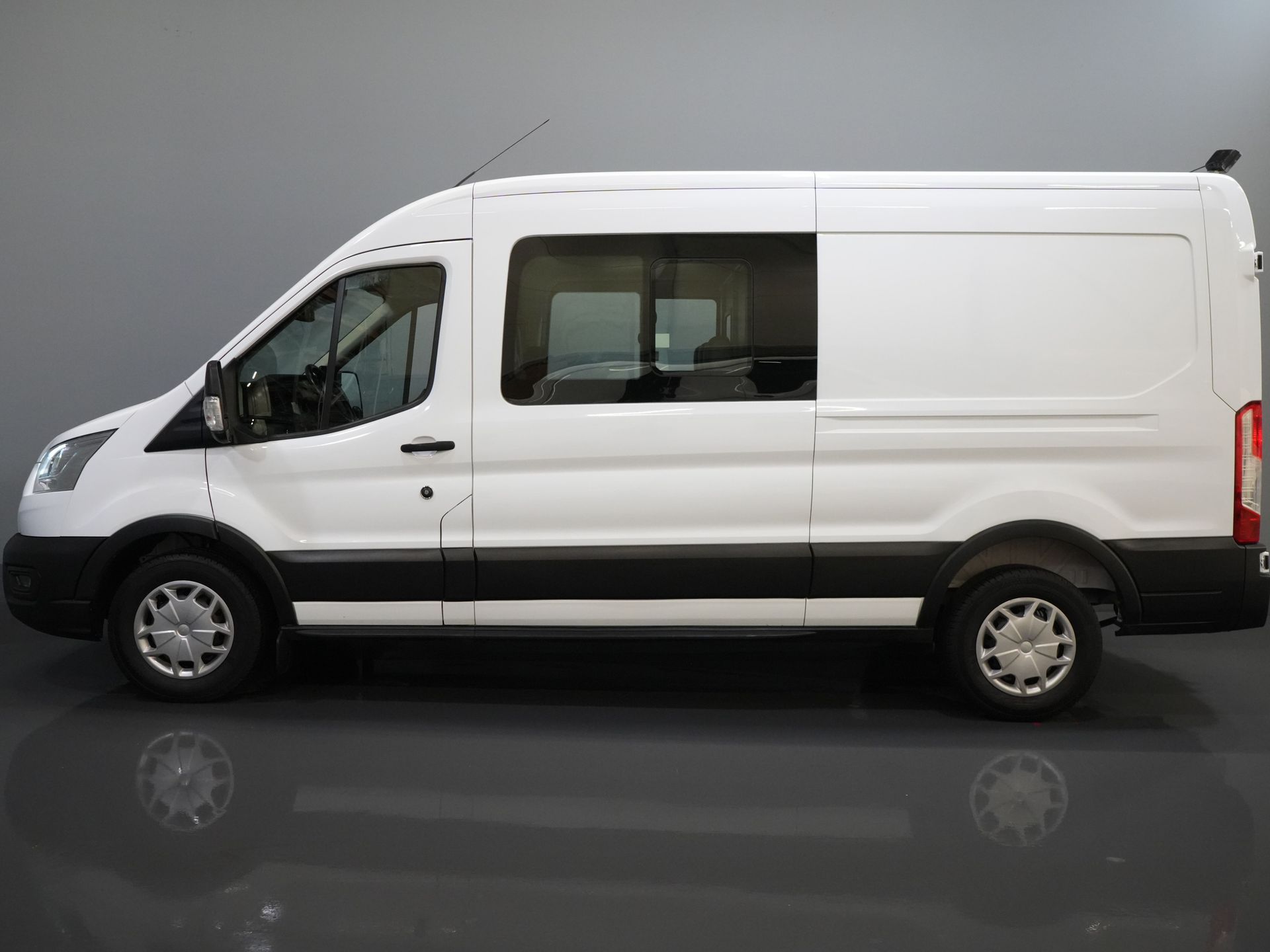 Ford Transit Van 2.0 TDCI 130 cv L3H2 DC Doppia Cabina 7 Pers./ Cinghia V.V./ Adapt. Crociera/ CarPlay/ PDC/ Navi/ Telecamera/ Airco/ Barra di traino