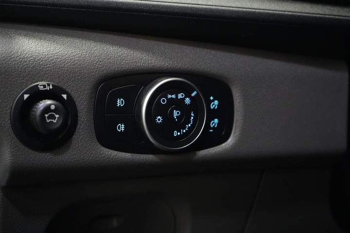 Ford Transit Furgón 2.0 TDCI 130 CV L3H2 DC Doble Cabina 7 Pers./ Cinturón V.V./ Adapt. Cruise/ CarPlay/ PDC/ Navi/ Camera/ Airco/ Towbar
