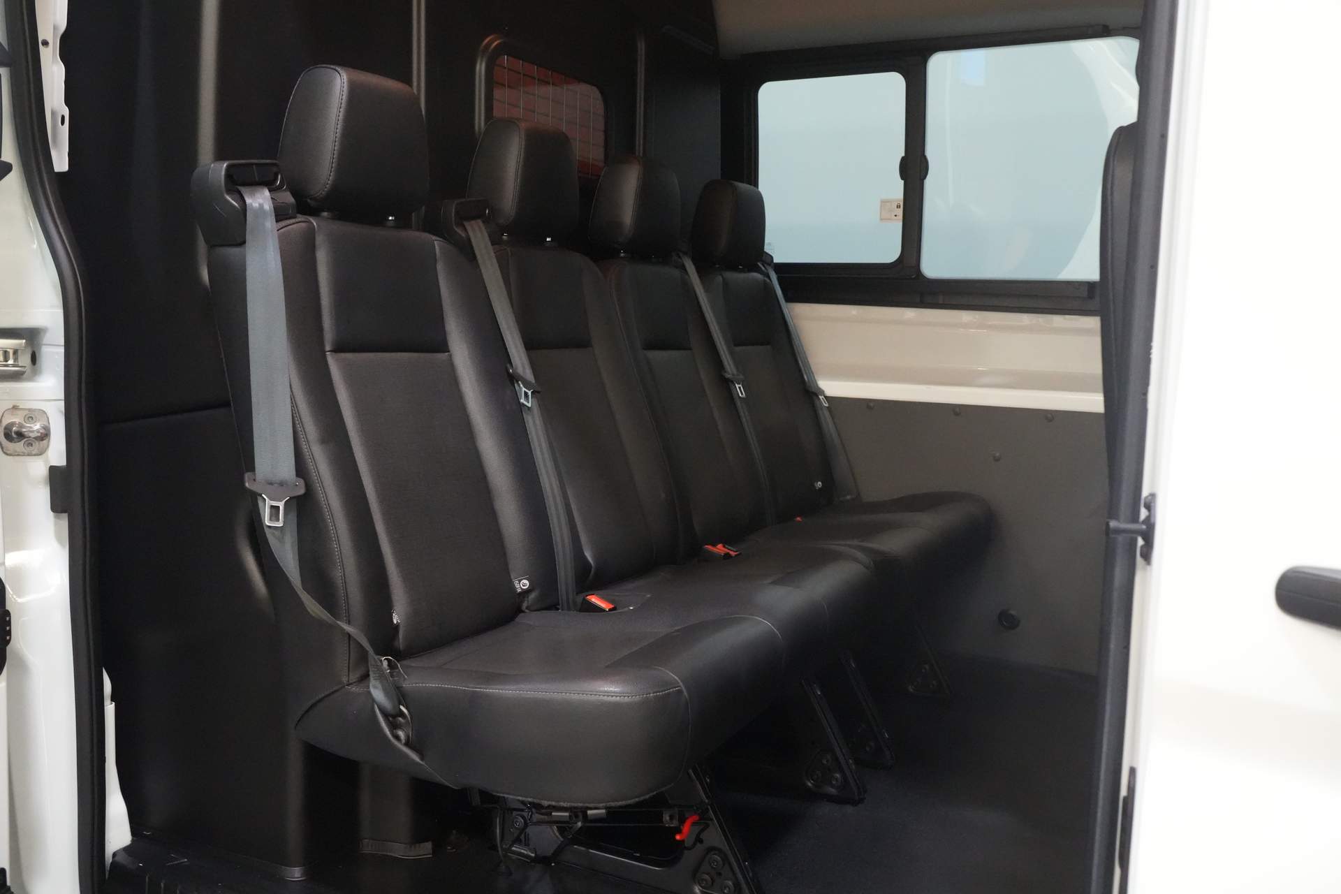 Ford Transit Furgón 2.0 TDCI 130 CV L3H2 DC Doble Cabina 7 Pers./ Cinturón V.V./ Adapt. Cruise/ CarPlay/ PDC/ Navi/ Camera/ Airco/ Towbar