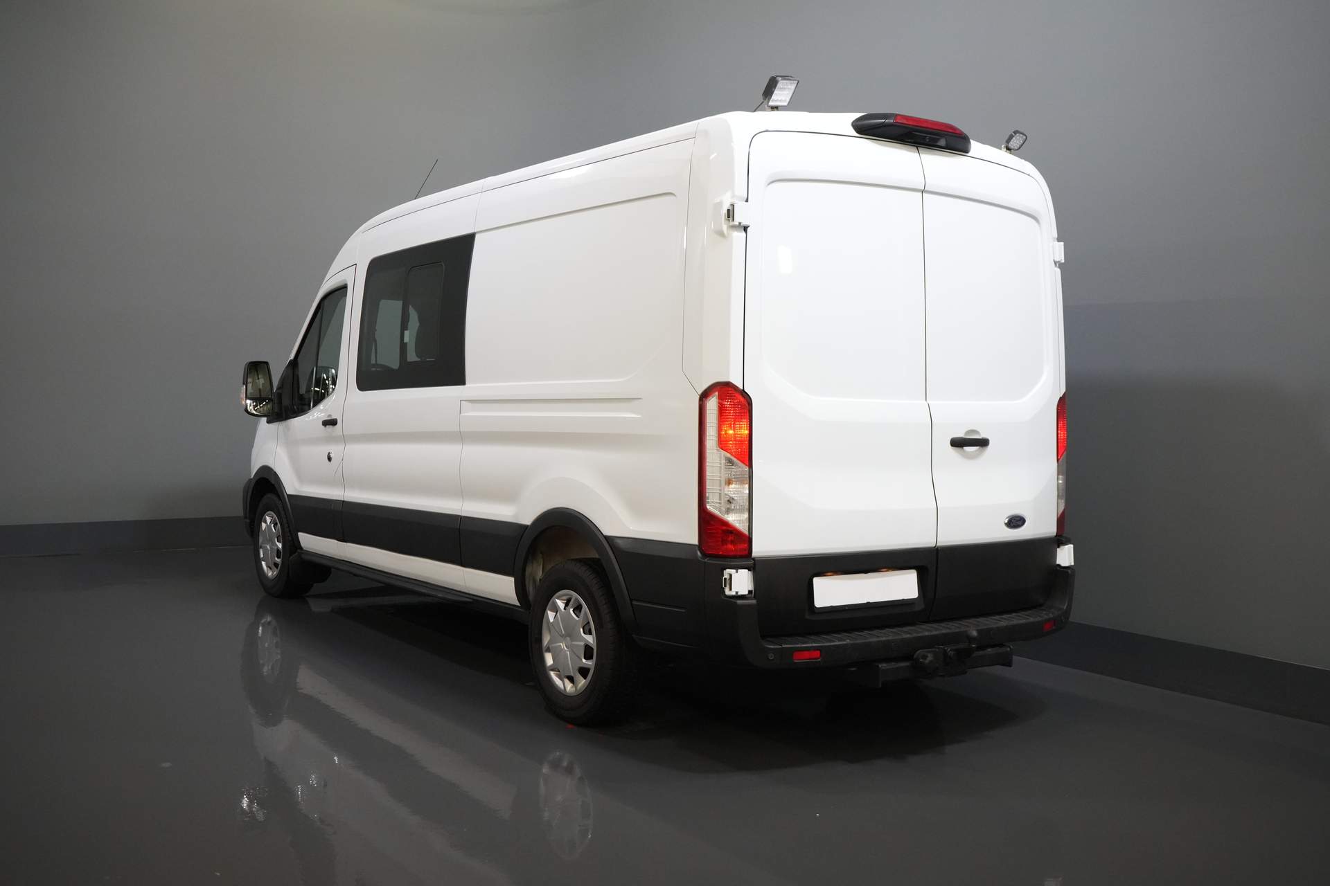 Ford Transit Furgón 2.0 TDCI 130 CV L3H2 DC Doble Cabina 7 Pers./ Cinturón V.V./ Adapt. Cruise/ CarPlay/ PDC/ Navi/ Camera/ Airco/ Towbar