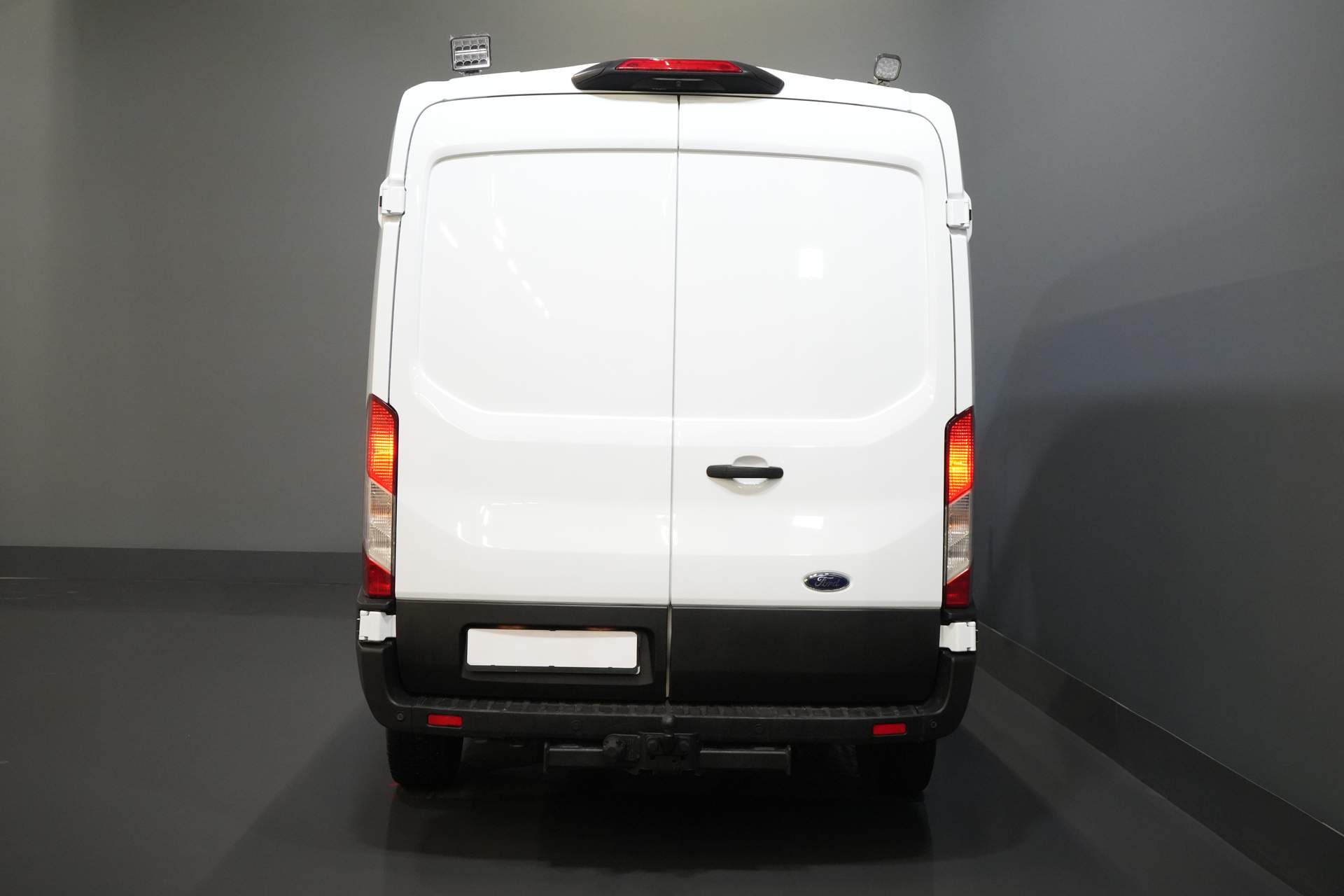 Ford Transit Furgón 2.0 TDCI 130 CV L3H2 DC Doble Cabina 7 Pers./ Cinturón V.V./ Adapt. Cruise/ CarPlay/ PDC/ Navi/ Camera/ Airco/ Towbar