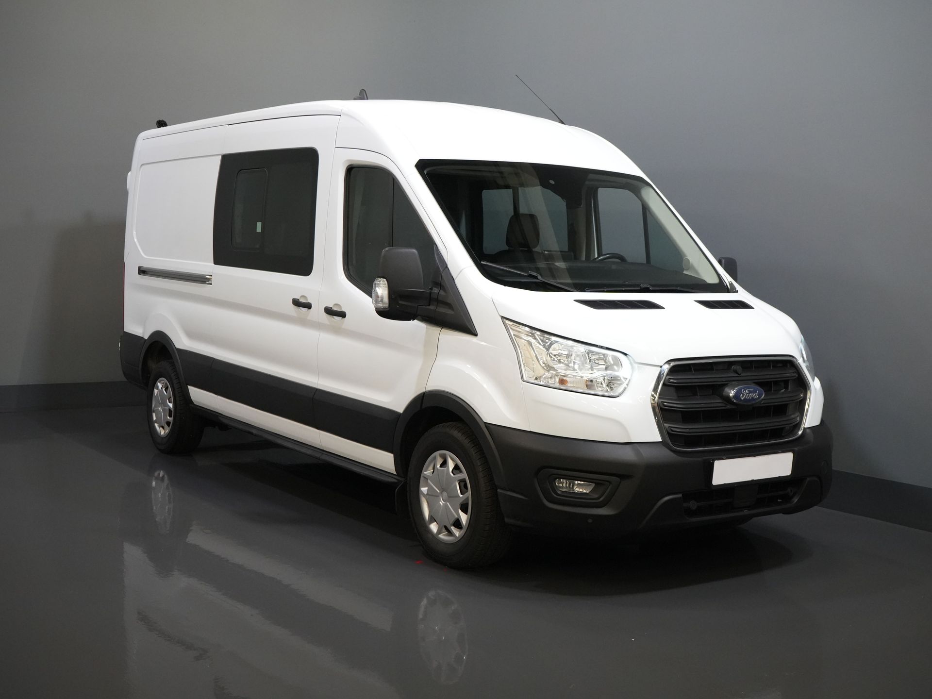 Ford Transit Van 2.0 TDCI 130 CP L3H2 DC Cabină dublă 7 Pers./ Centură V.V./ Adapt. Cruise/ CarPlay/ PDC/ Navi/ Camera/ Airco/ Towbar