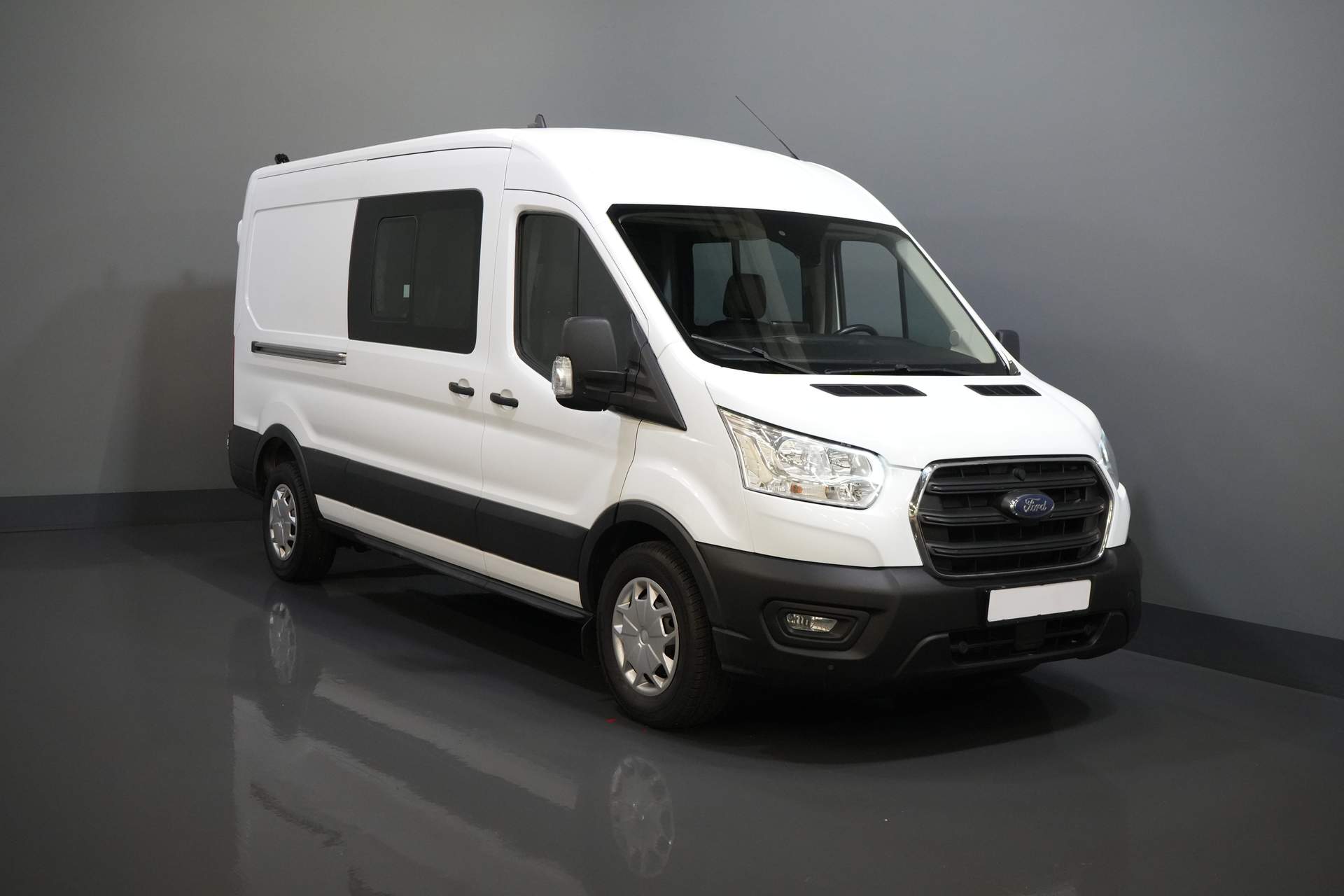 Ford Transit Furgón 2.0 TDCI 130 CV L3H2 DC Doble Cabina 7 Pers./ Cinturón V.V./ Adapt. Cruise/ CarPlay/ PDC/ Navi/ Camera/ Airco/ Towbar