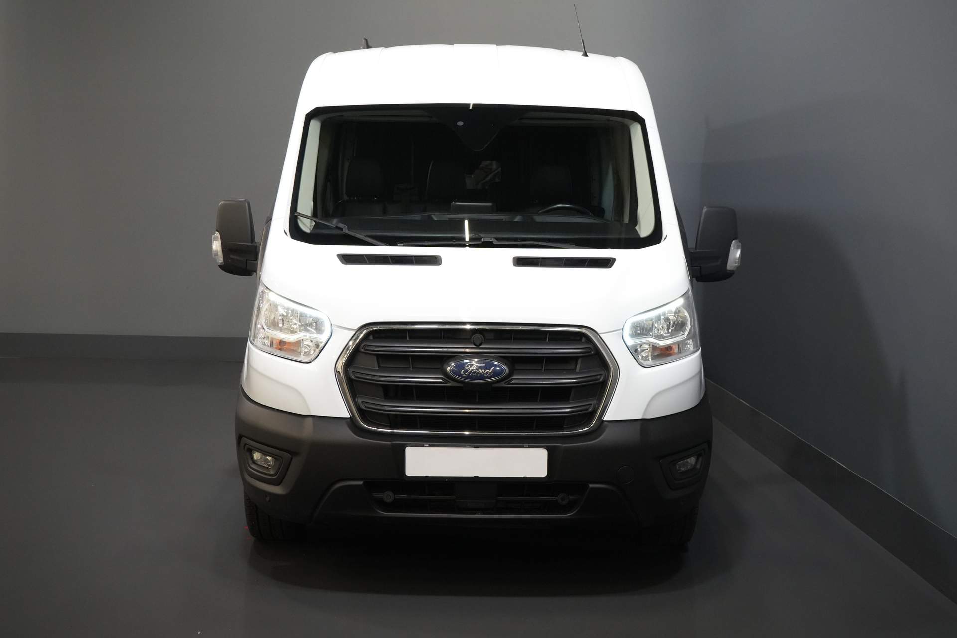Ford Transit Furgón 2.0 TDCI 130 CV L3H2 DC Doble Cabina 7 Pers./ Cinturón V.V./ Adapt. Cruise/ CarPlay/ PDC/ Navi/ Camera/ Airco/ Towbar
