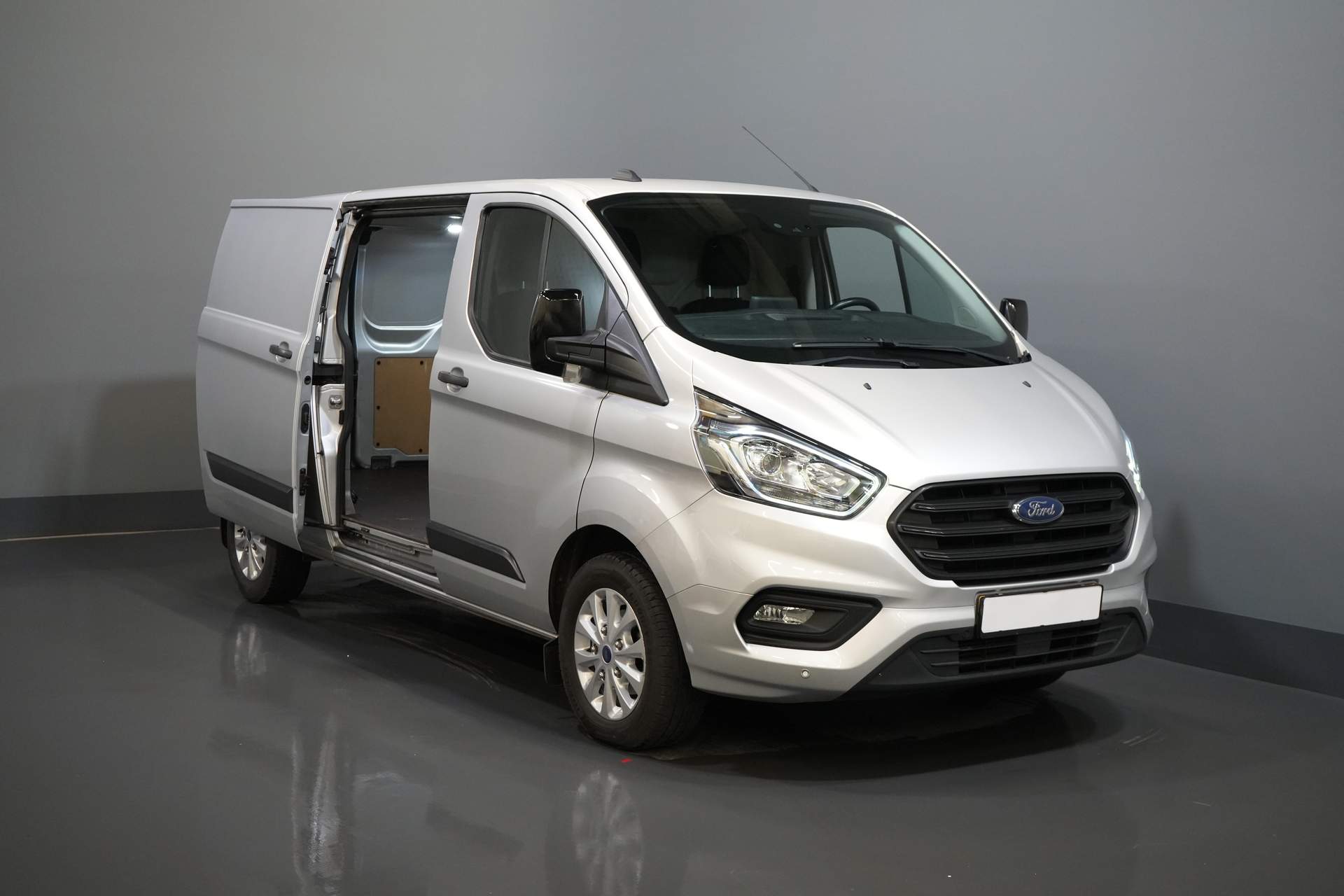 Ford Transit Custom Bestelbus 2.0 TDCI 130 pk L2 BPM VRIJ! NL Auto/ Carplay/ Camera/ PDC/ Cruise/ LMV/ Trekhaak