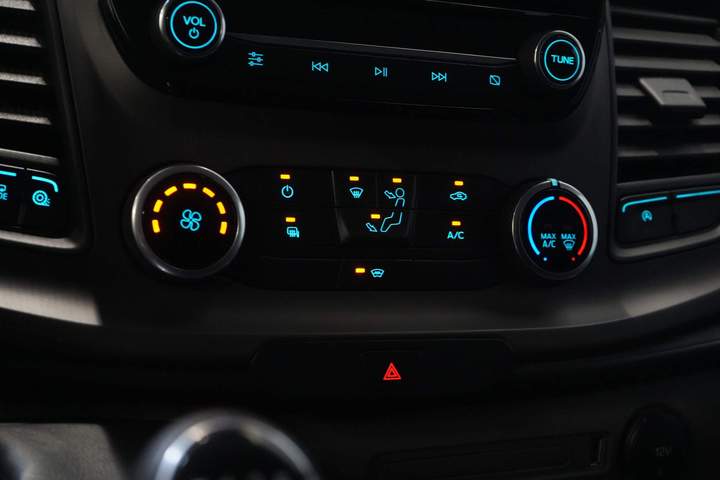 Ford Transit Custom Bestelbus 2.0 TDCI 130 pk L2 BPM VRIJ! NL Auto/ Carplay/ Camera/ PDC/ Cruise/ LMV/ Trekhaak