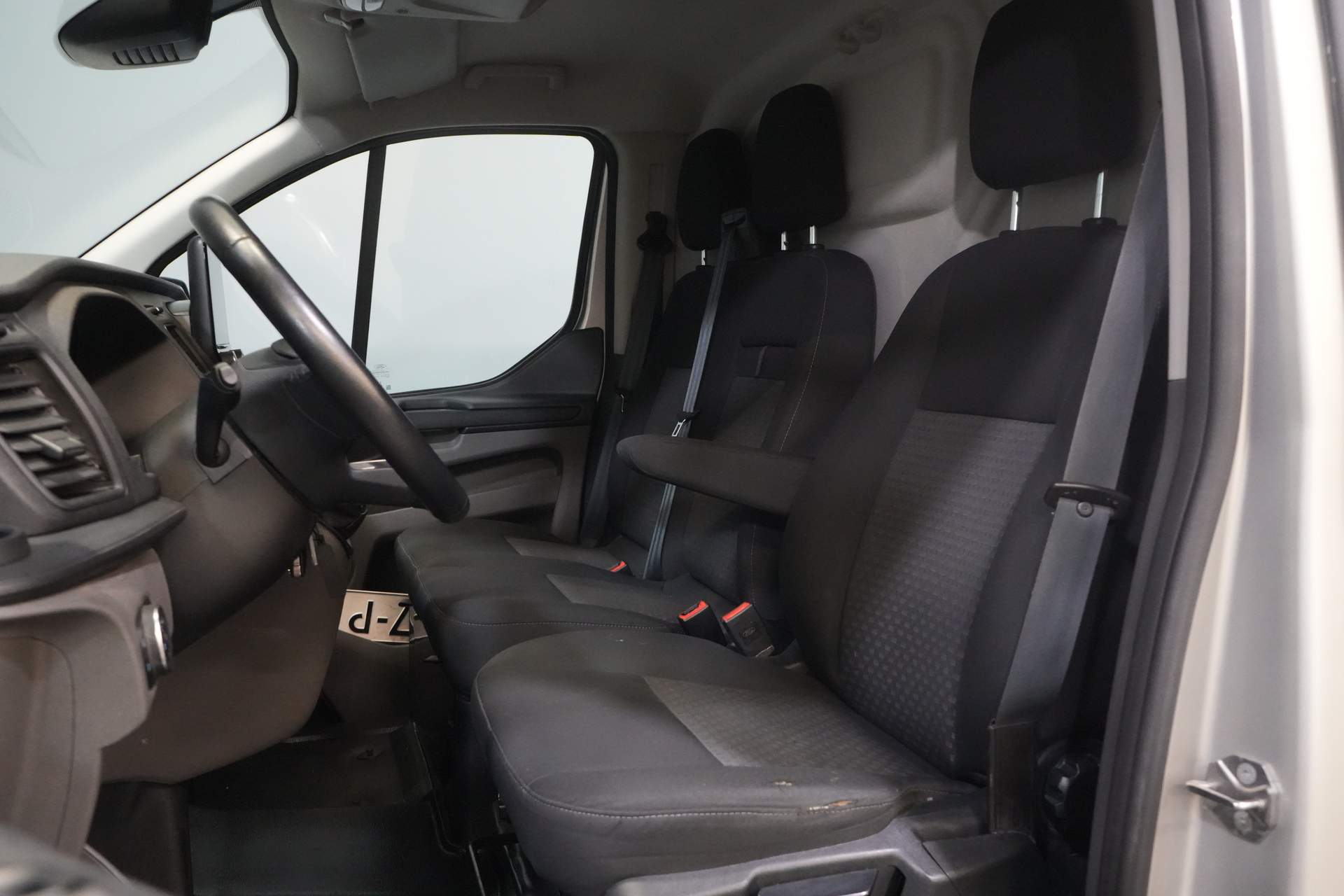 Ford Transit Custom Bestelbus 2.0 TDCI 130 pk L2 BPM VRIJ! NL Auto/ Carplay/ Camera/ PDC/ Cruise/ LMV/ Trekhaak