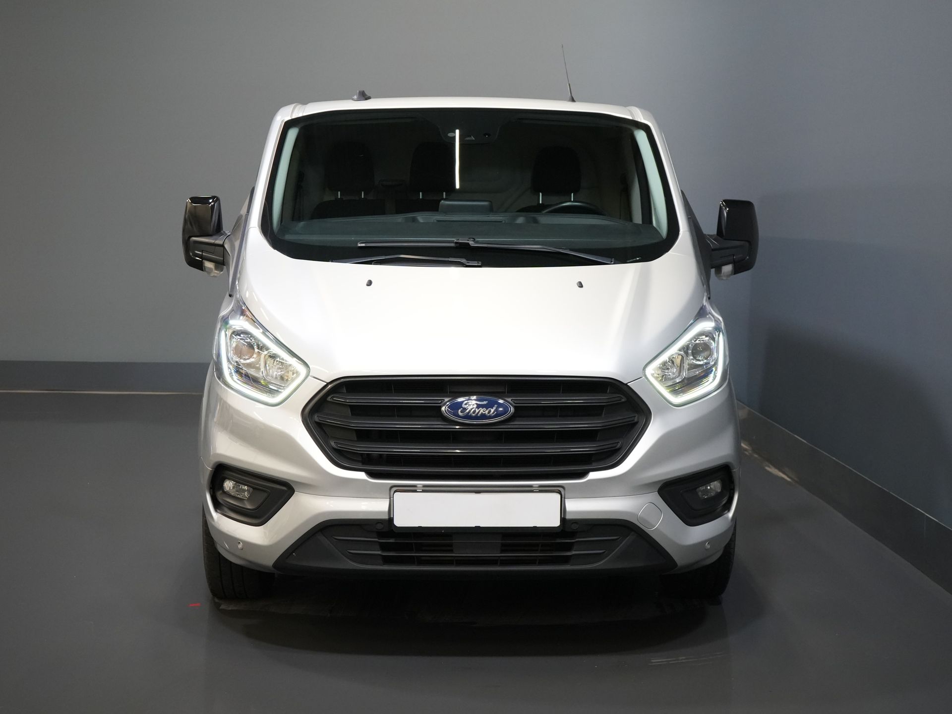 Ford Transit Custom Van 2.0 TDCI 130 hp L2 BPM FREE! NL Auto/ Carplay/ Kamera/ PDC/ Cruise/ LMV/ Anhängerkupplung