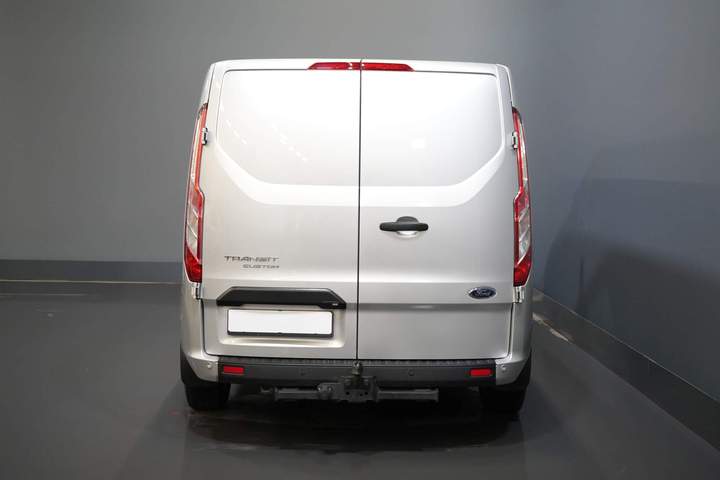 Ford Transit Custom Bestelbus 2.0 TDCI 130 pk L2 BPM VRIJ! NL Auto/ Carplay/ Camera/ PDC/ Cruise/ LMV/ Trekhaak