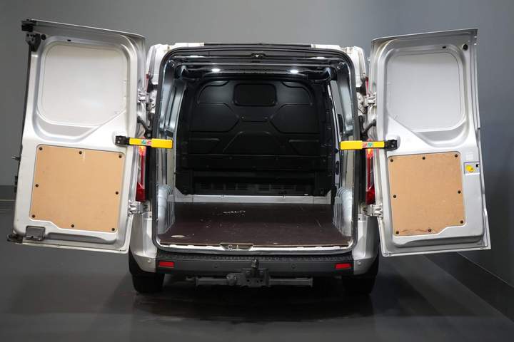 Ford Transit Custom Bestelbus 2.0 TDCI 130 pk L2 BPM VRIJ! NL Auto/ Carplay/ Camera/ PDC/ Cruise/ LMV/ Trekhaak