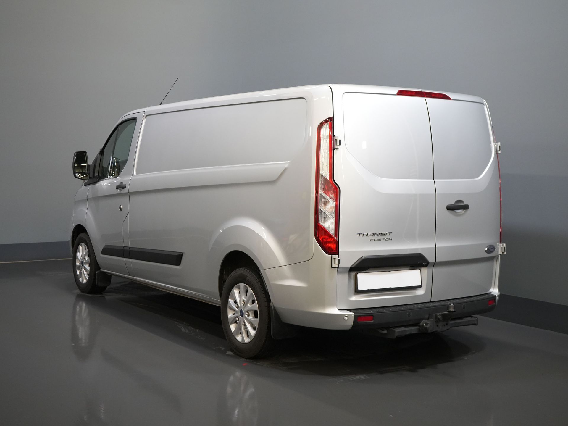 Ford Transit Custom Van 2.0 TDCI 130 hp L2 BPM FREE! NL Auto/ Carplay/ Kamera/ PDC/ Cruise/ LMV/ Anhängerkupplung