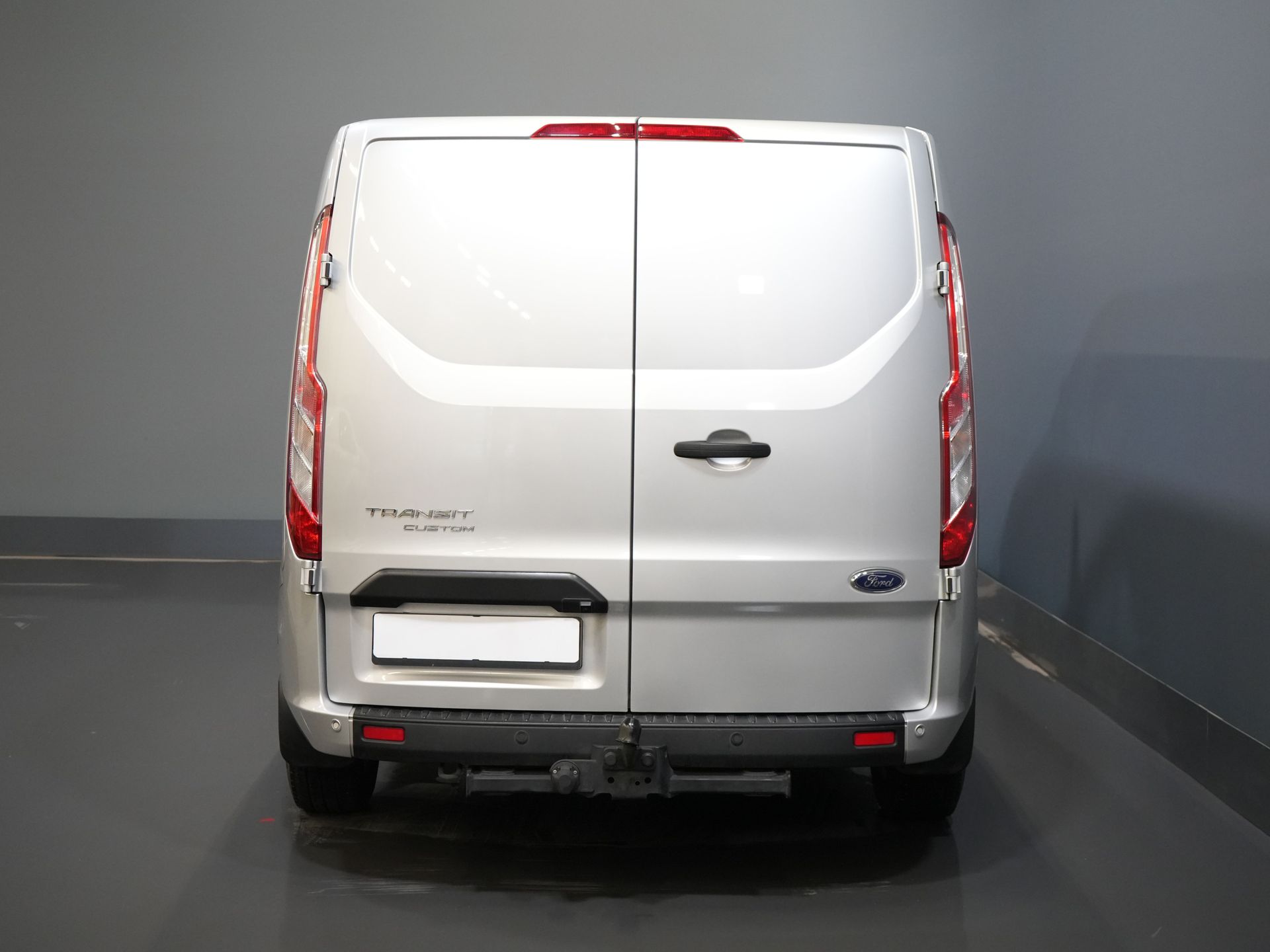 Ford Transit Custom Van 2.0 TDCI 130 hp L2 BPM FREE! NL Auto/ Carplay/ Kamera/ PDC/ Cruise/ LMV/ Anhängerkupplung