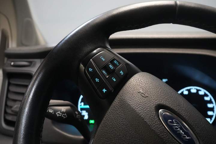 Ford Transit Custom Bestelbus 2.0 TDCI 130 pk L2 BPM VRIJ! NL Auto/ Carplay/ Camera/ PDC/ Cruise/ LMV/ Trekhaak