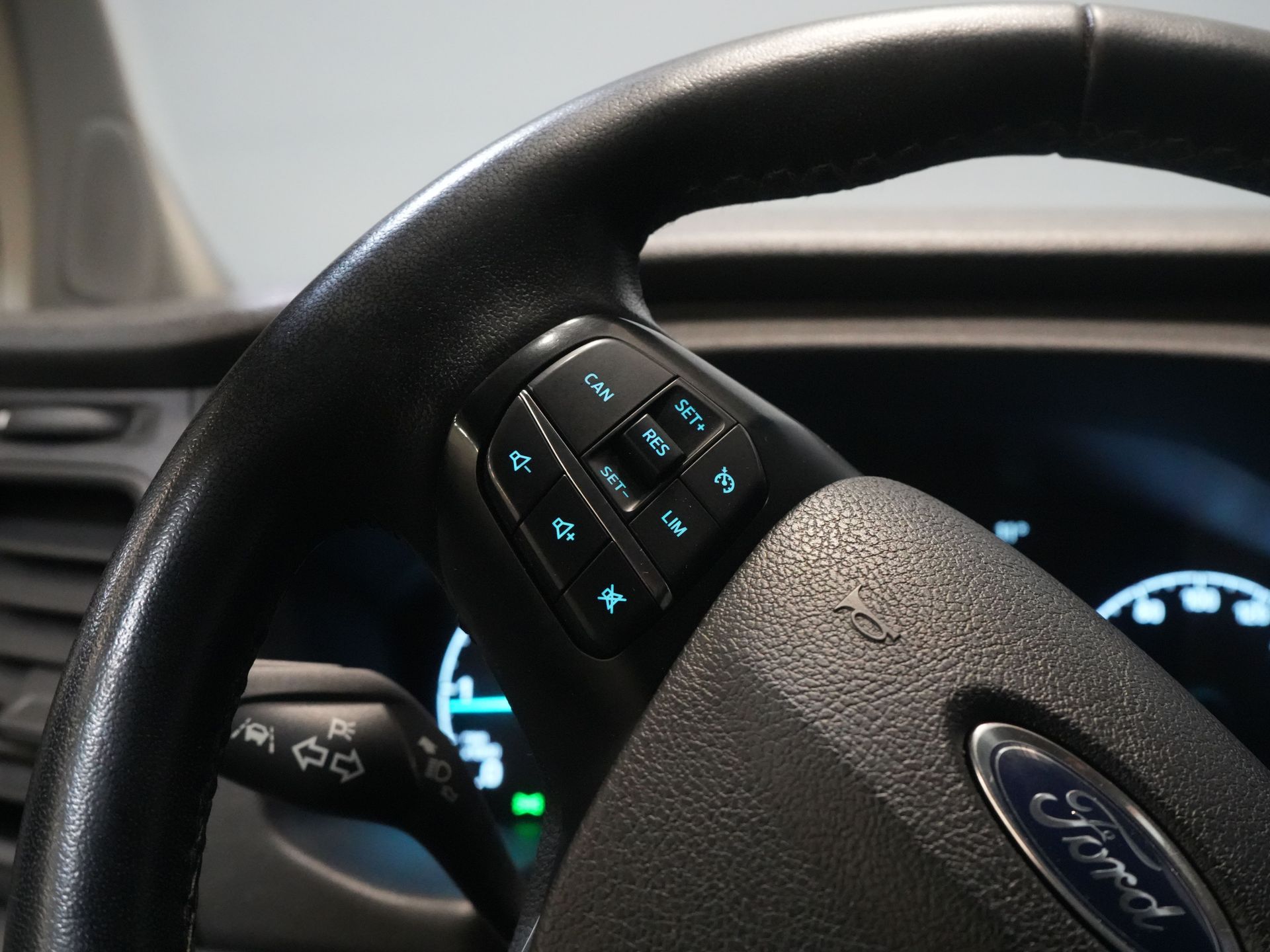 Ford Transit Custom Van 2.0 TDCI 130 hp L2 BPM FREE! NL Auto/ Carplay/ Kamera/ PDC/ Cruise/ LMV/ Anhängerkupplung