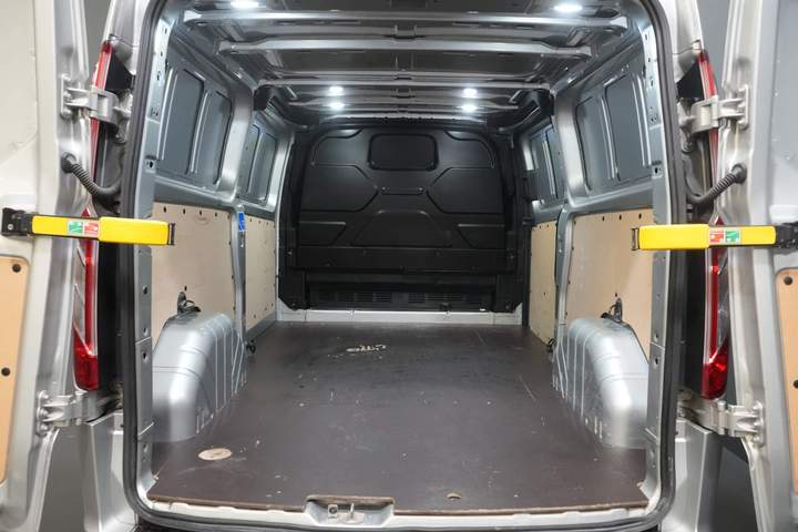Ford Transit Custom Bestelbus 2.0 TDCI 130 pk L2 BPM VRIJ! NL Auto/ Carplay/ Camera/ PDC/ Cruise/ LMV/ Trekhaak