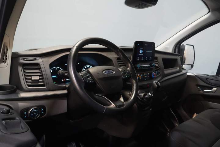 Ford Transit Custom Bestelbus 2.0 TDCI 130 pk L2 BPM VRIJ! NL Auto/ Carplay/ Camera/ PDC/ Cruise/ LMV/ Trekhaak