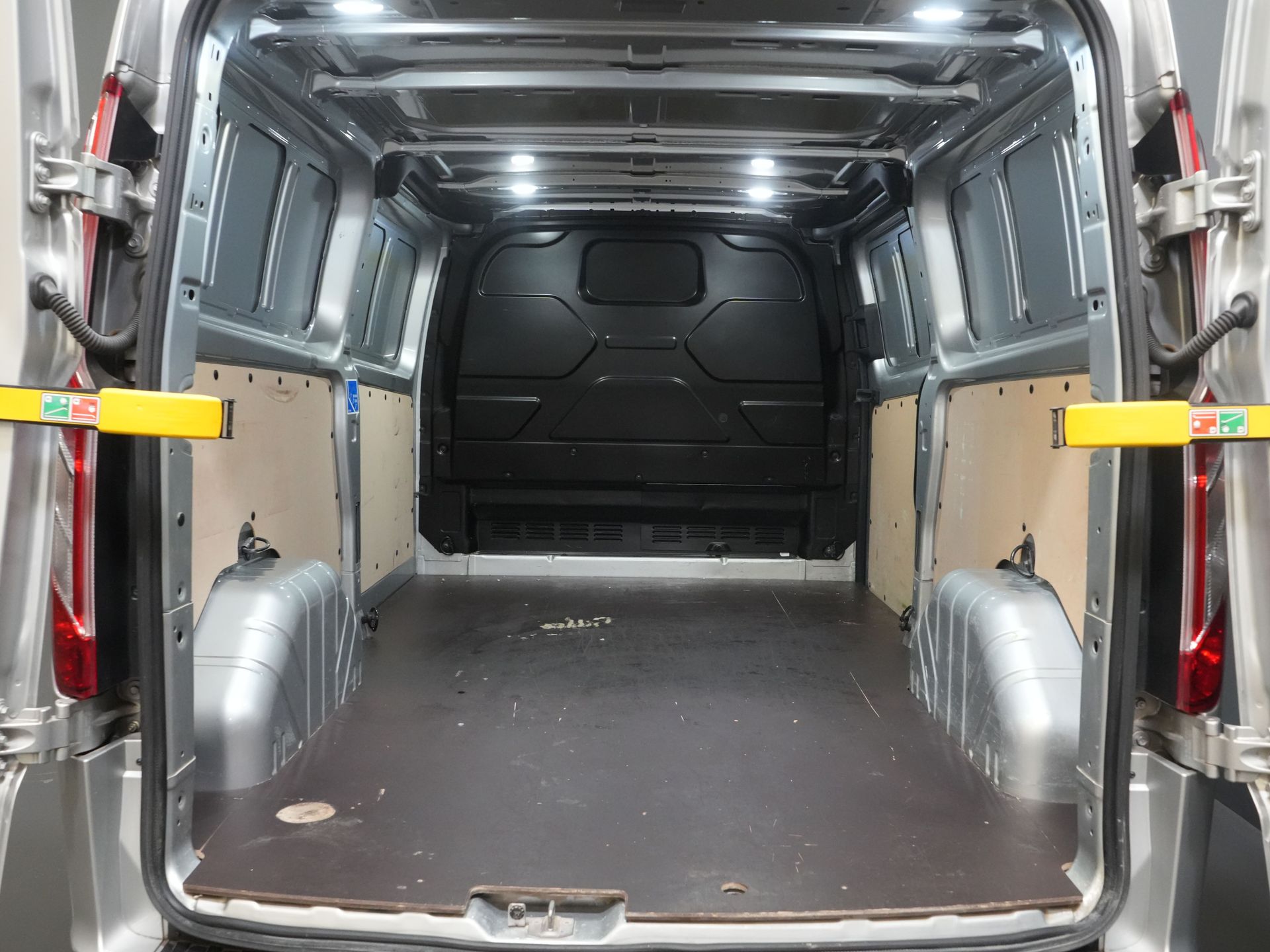 Ford Transit Custom Van 2.0 TDCI 130 hp L2 BPM FREE! NL Auto/ Carplay/ Kamera/ PDC/ Cruise/ LMV/ Anhängerkupplung
