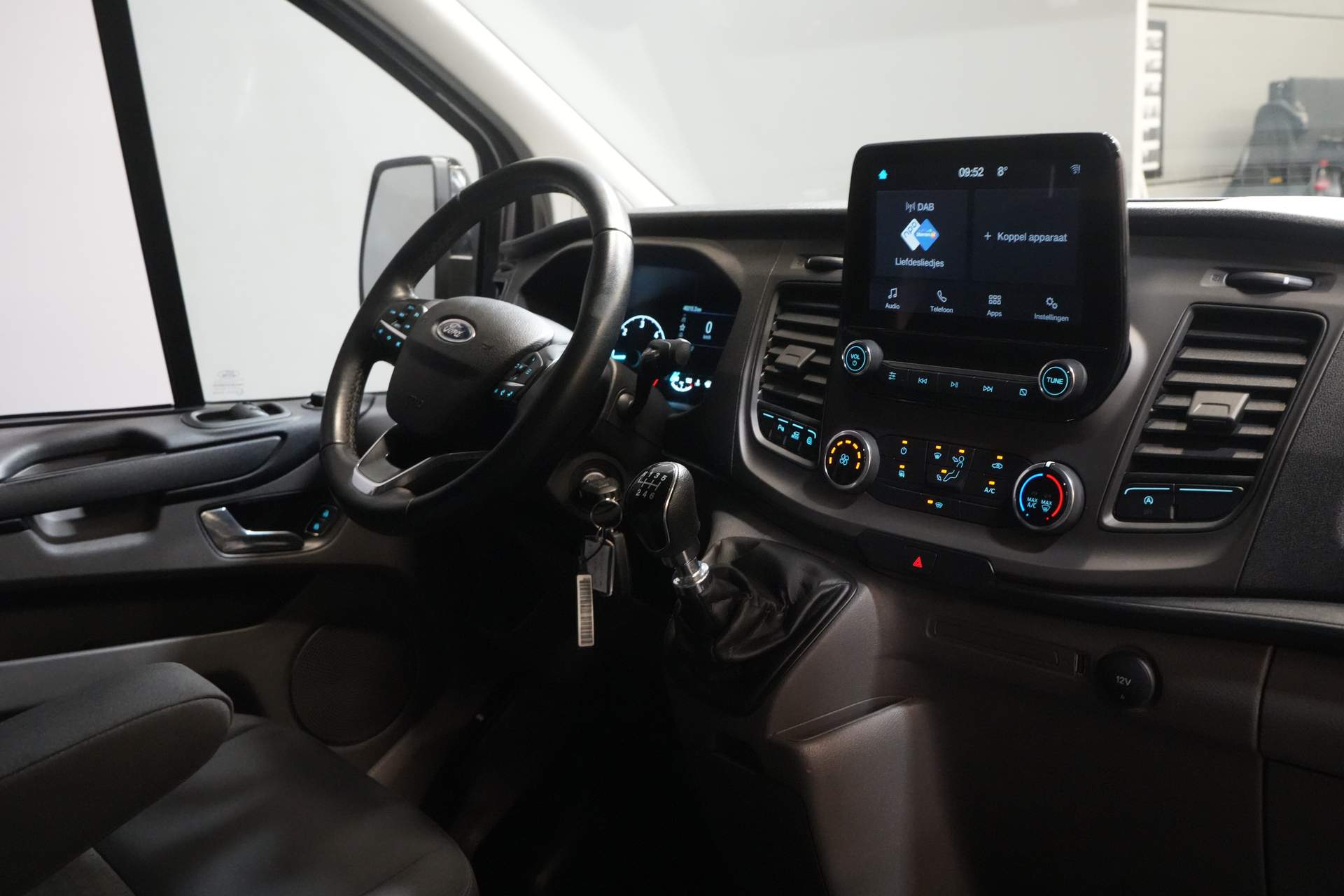Ford Transit Custom Bestelbus 2.0 TDCI 130 pk L2 BPM VRIJ! NL Auto/ Carplay/ Camera/ PDC/ Cruise/ LMV/ Trekhaak
