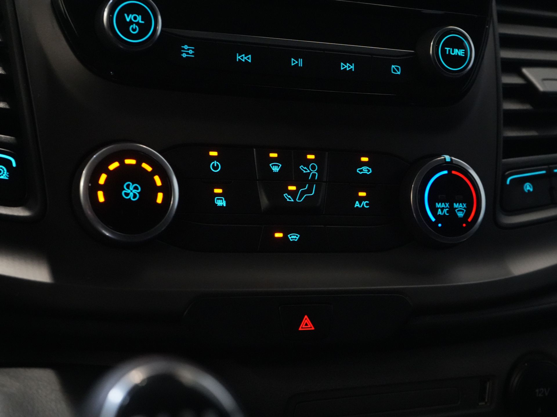 Ford Transit Custom Van 2.0 TDCI 130 hp L2 BPM FREE! NL Auto/ Carplay/ Kamera/ PDC/ Cruise/ LMV/ Anhängerkupplung