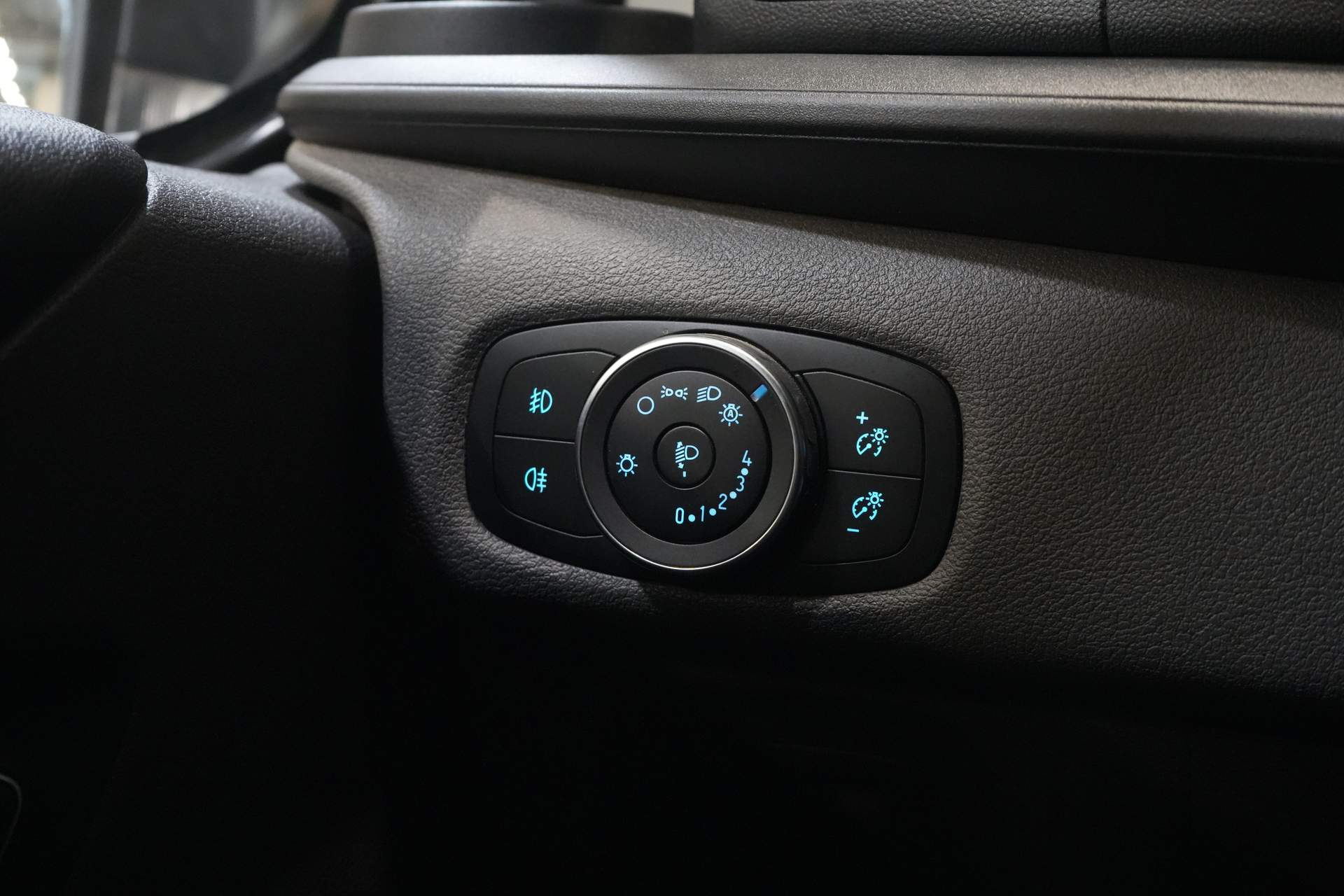 Ford Transit Custom Bestelbus 2.0 TDCI 130 pk L2 BPM VRIJ! NL Auto/ Carplay/ Camera/ PDC/ Cruise/ LMV/ Trekhaak