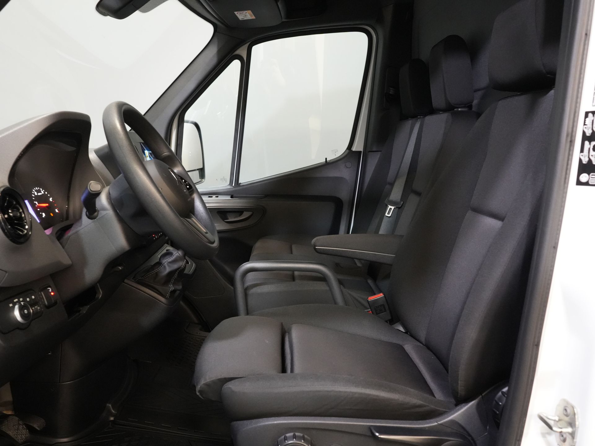 Mercedes-Benz Sprinter Bakwagen 317 1.9 CDI BPM FREE! 445x211x225/ Dhollandia tailgate/ CarPlay/ Seatverw./ Navi/ Airco/ Camera/ Cruise