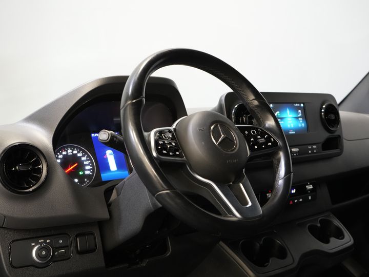 Mercedes-Benz Sprinter Bakwagen 317 CDI Aut. Bakwagen Laadklep/ Spoiler/ Zijdeur/ LED/ Standkachel/ Stoelverw./ Carplay/ Cruise/ Airco/ 430x210x210