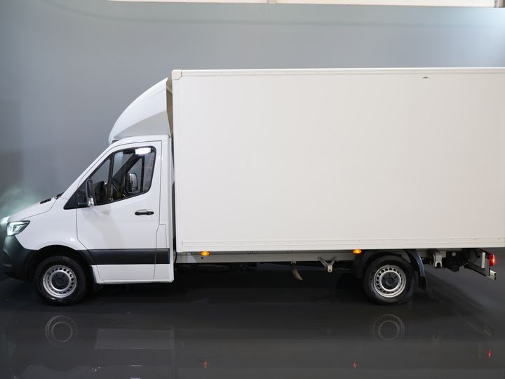 Mercedes-Benz Sprinter Bakwagen 317 CDI Aut. Bakwagen Laadklep/ Spoiler/ Zijdeur/ LED/ Standkachel/ Stoelverw./ Carplay/ Cruise/ Airco/ 430x210x210