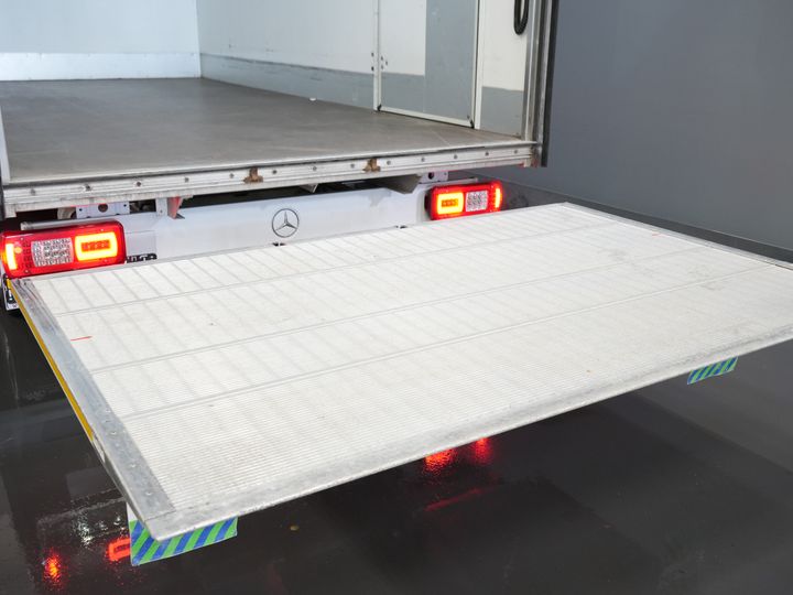 Mercedes-Benz Sprinter Bakwagen 317 CDI Aut. Bakwagen Laadklep/ Spoiler/ Zijdeur/ LED/ Standkachel/ Stoelverw./ Carplay/ Cruise/ Airco/ 430x210x210