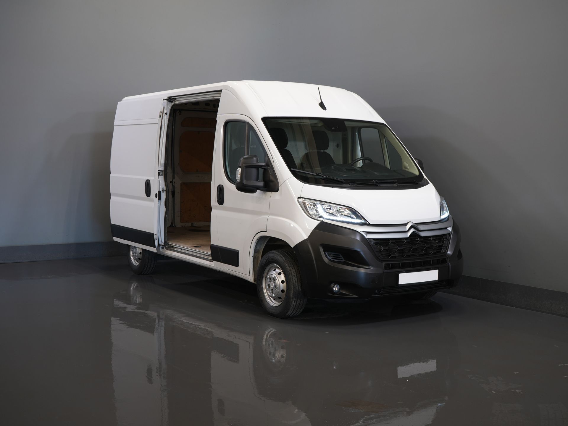 Citroën Jumper Van 2.2 HDI 120 KM L2H2 Carplay/ Navi/ Climate/ Cruise/ Camera/ PDC/ DAB