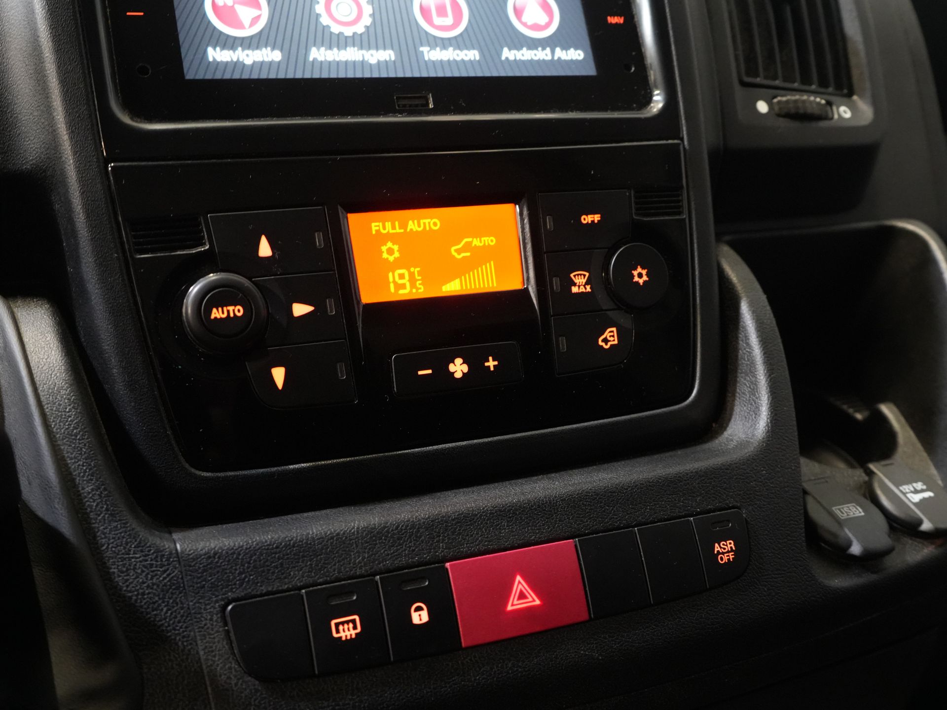 Citroën Jumper Van 2.2 HDI 120 KM L2H2 Carplay/ Navi/ Climate/ Cruise/ Camera/ PDC/ DAB