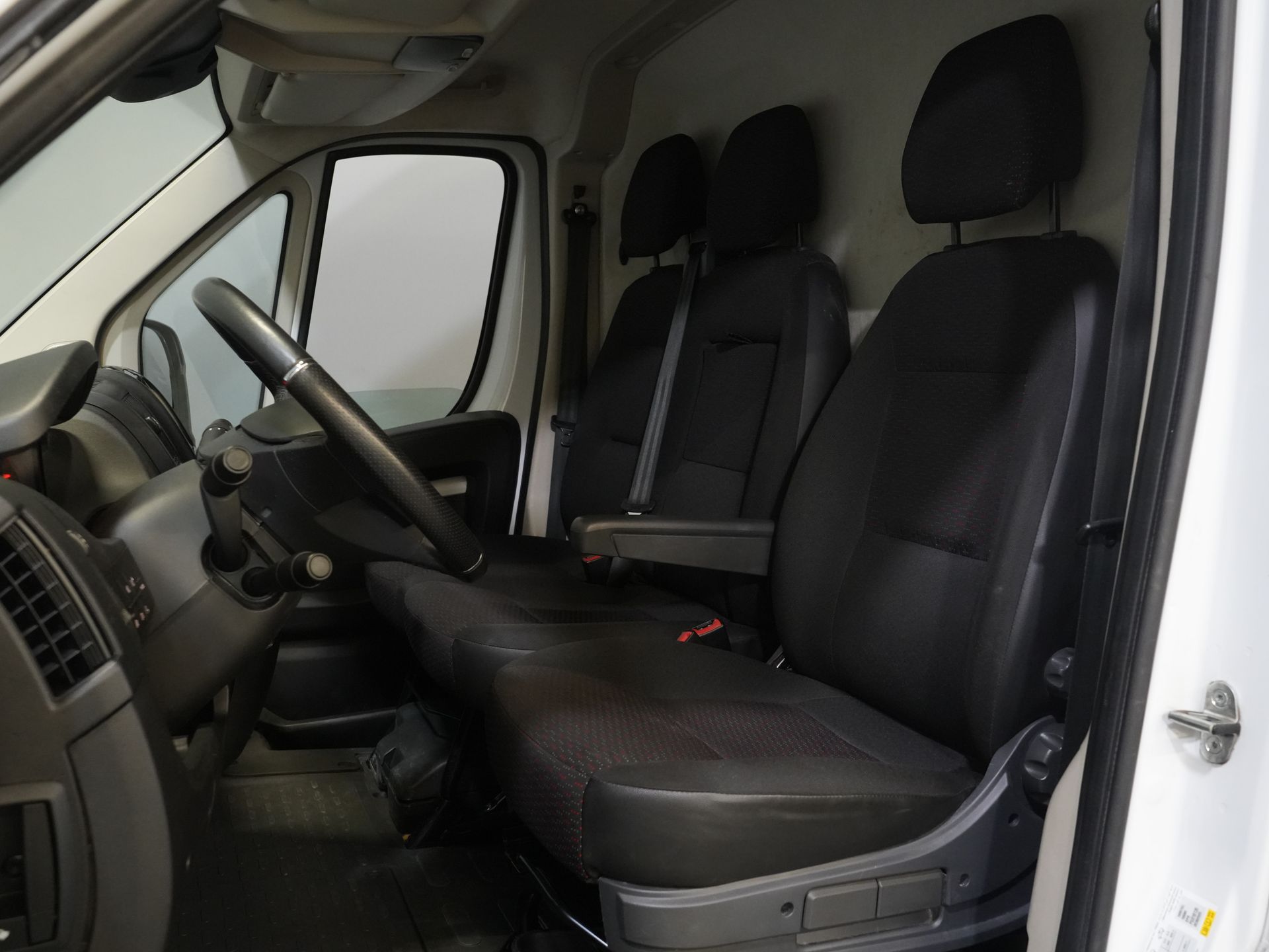 Citroën Jumper Van 2.2 HDI 120 KM L2H2 Carplay/ Navi/ Climate/ Cruise/ Camera/ PDC/ DAB