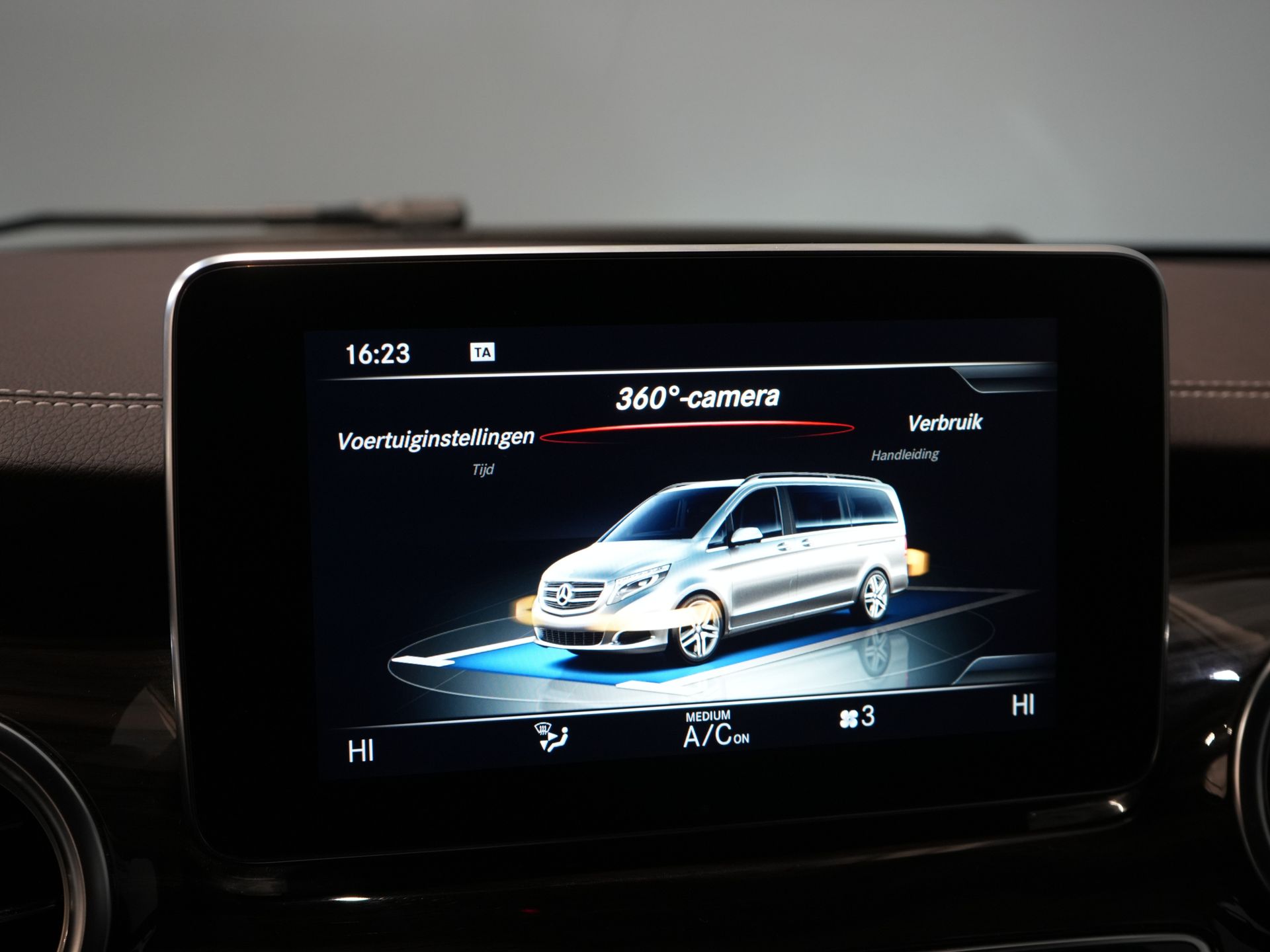 Mercedes-Benz V-Class Vans 250d DC Double Cab Exclusive AMG/ Pano/ Seatvent./ Mem.Seats/ Cooling compartment/ Adapt.Cruise/ 360 Camera/ Burmester/ Standkachel/ L