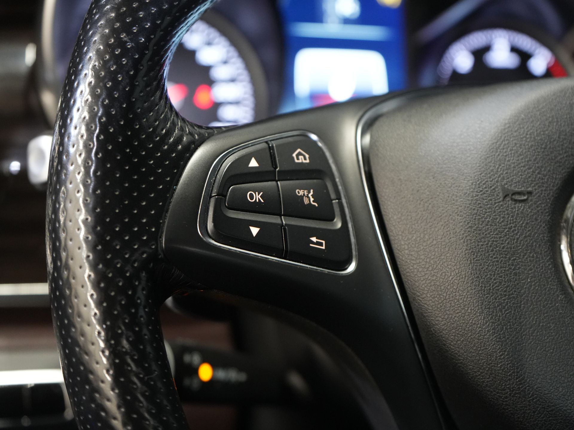 Mercedes-Benz V-Class Vans 250d DC Double Cab Exclusive AMG/ Pano/ Seatvent./ Mem.Seats/ Cooling compartment/ Adapt.Cruise/ 360 Camera/ Burmester/ Standkachel/ L