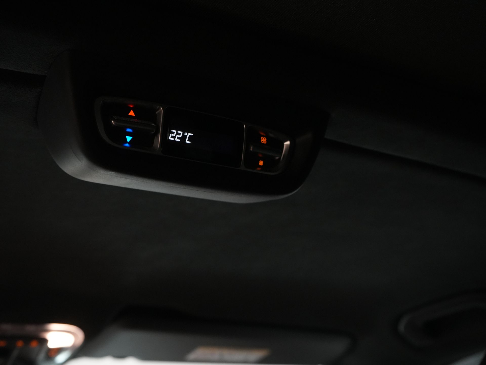 Mercedes-Benz V-Class Vans 250d DC Double Cab Exclusive AMG/ Pano/ Seatvent./ Mem.Seats/ Cooling compartment/ Adapt.Cruise/ 360 Camera/ Burmester/ Standkachel/ L